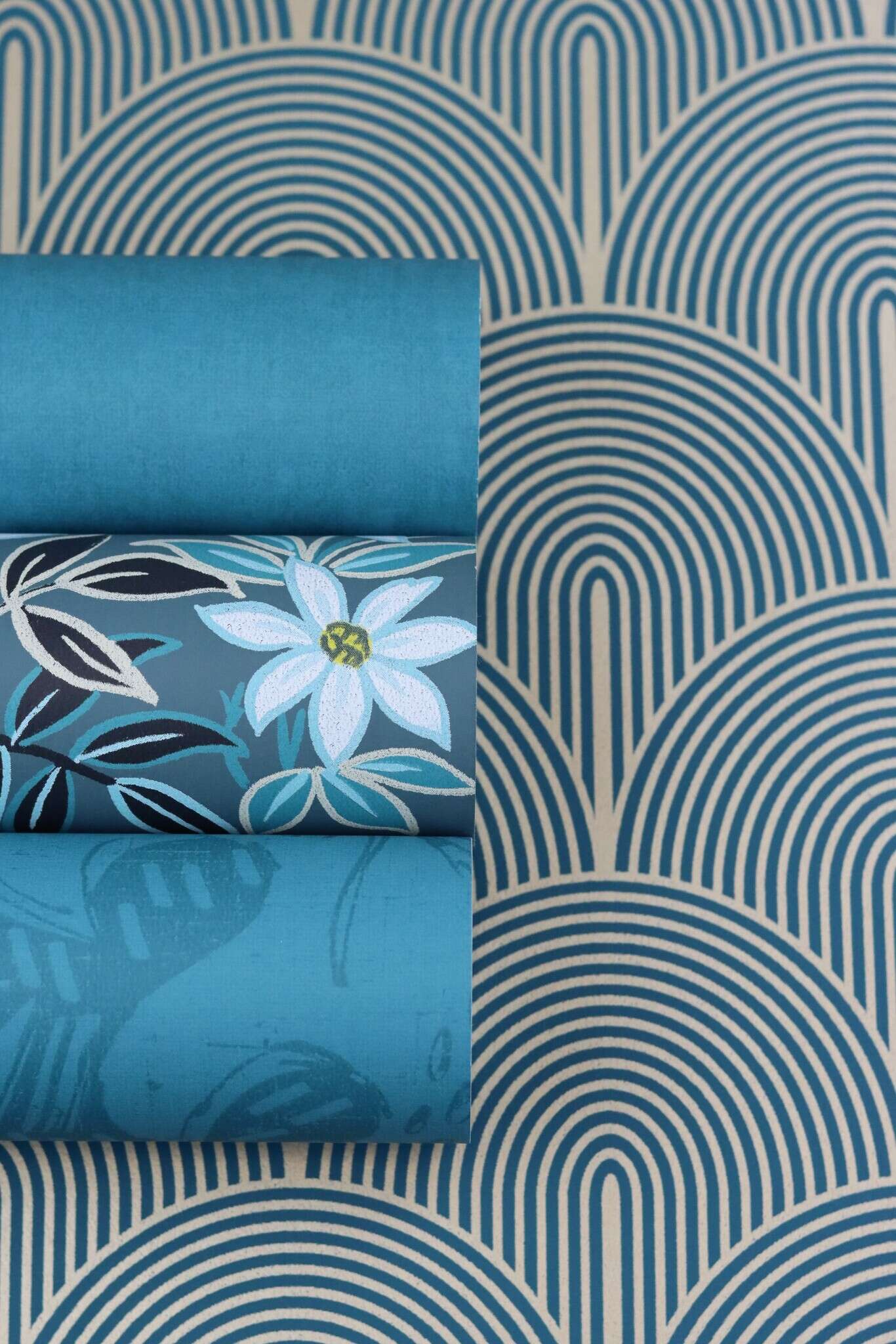 10-553079 Detailaufnahmen 1 Leaves non-woven wallpaper in petrol 553079