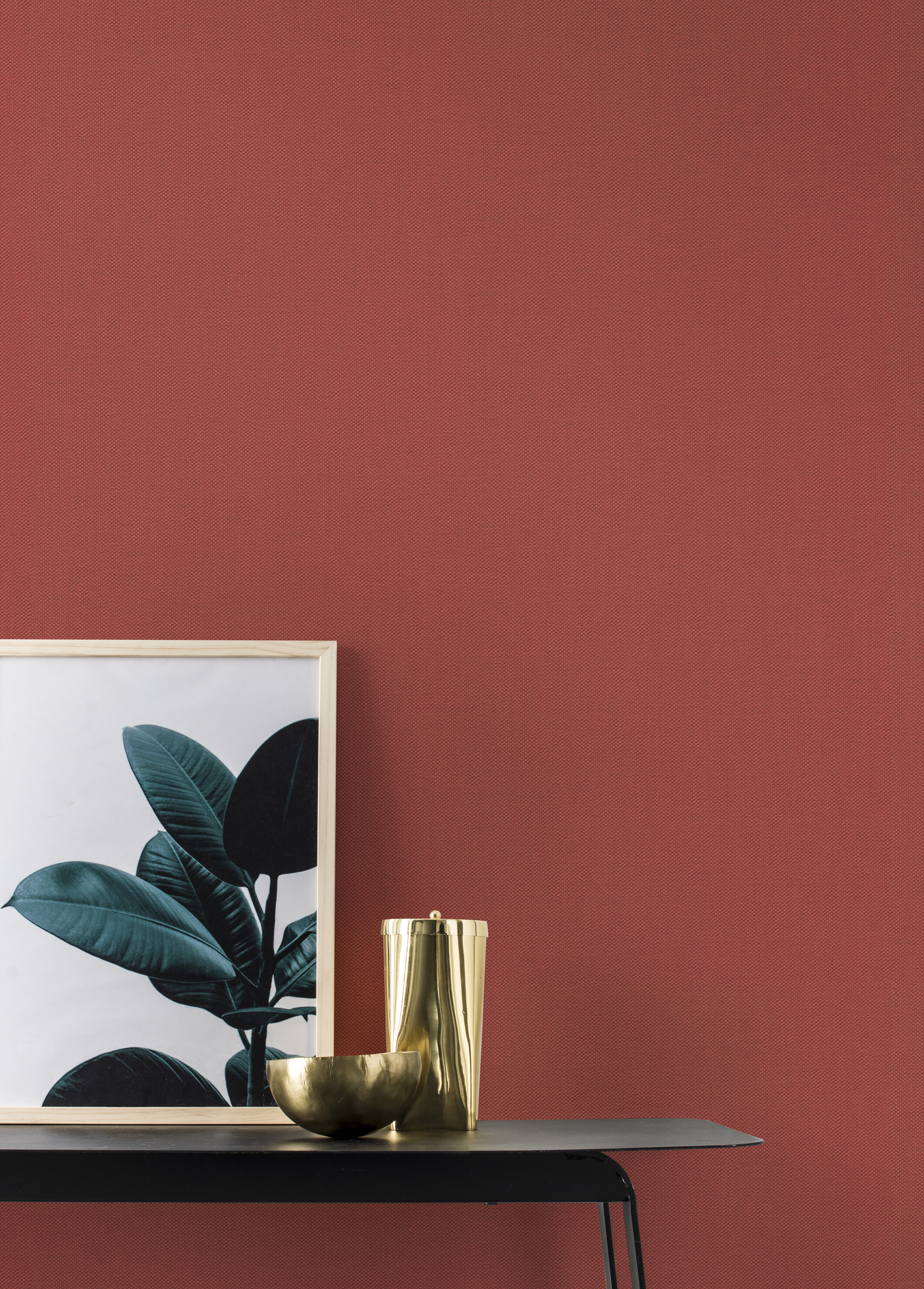 10-542455 Raumsituationen 3 Plain non-woven wallpaper with linen texture in red 542455