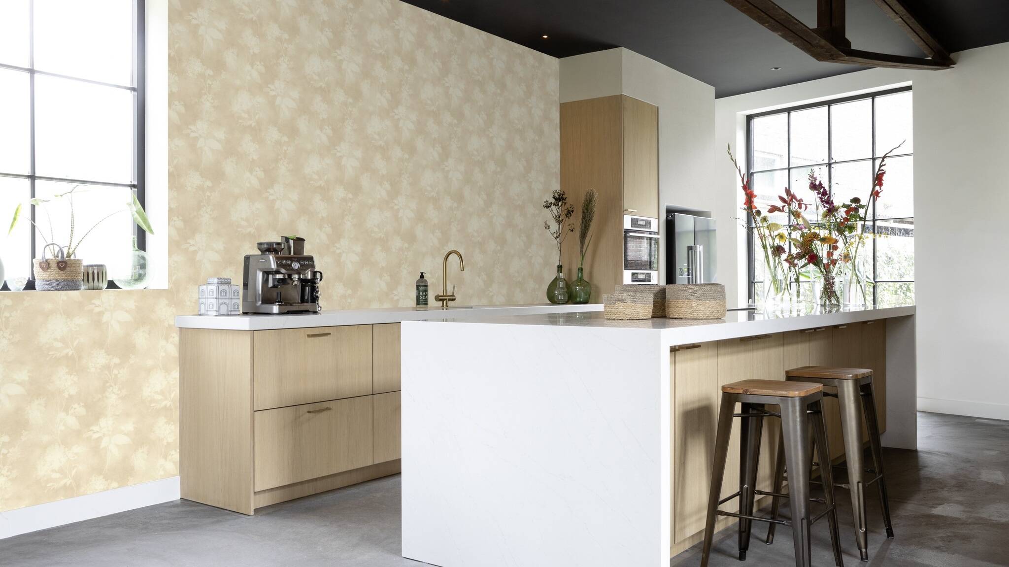 10-481419 Raumsituationen 1 Non-woven wallpaper in beige Florentine IV 481419