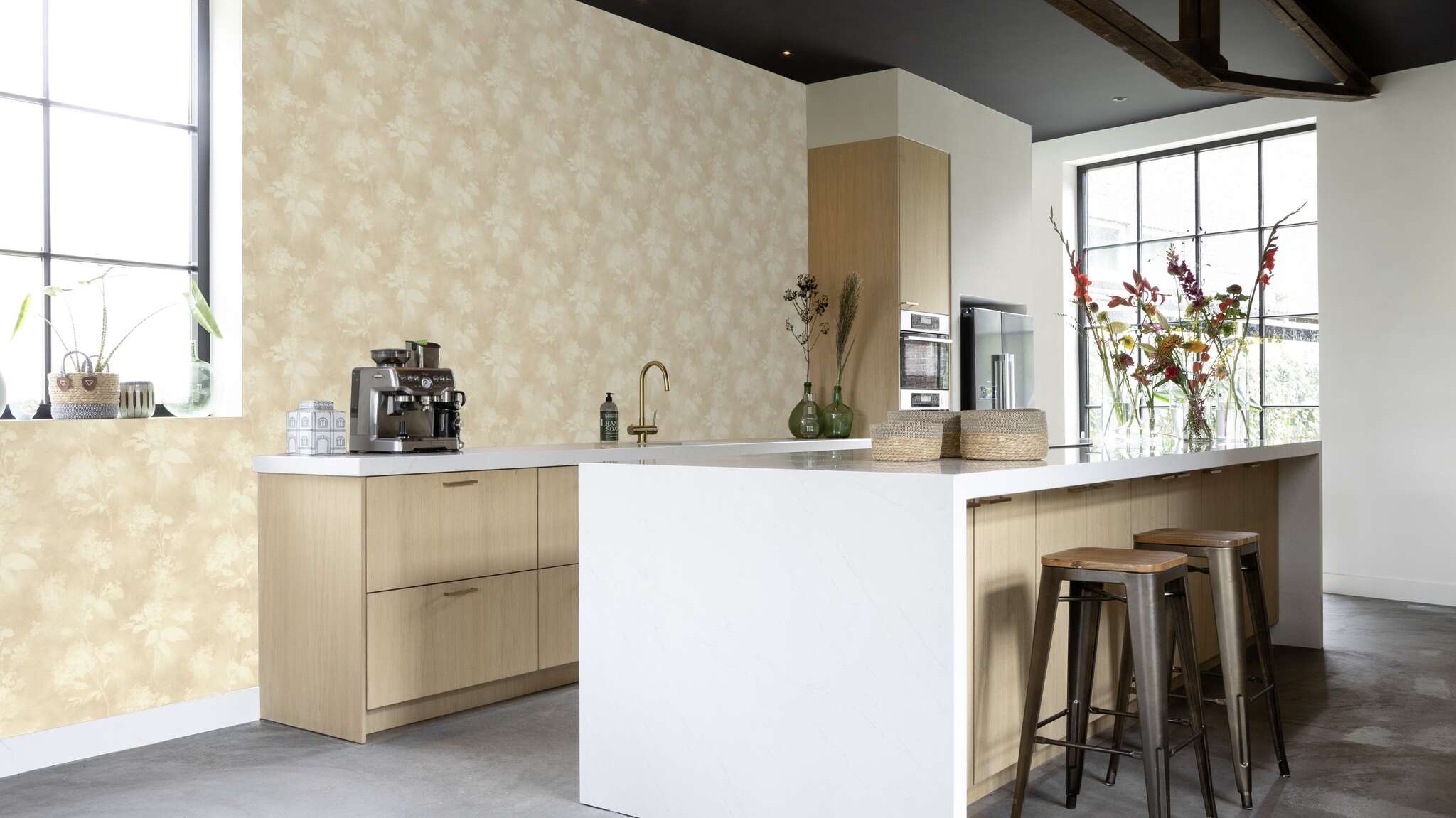 10-481419 Raumsituationen 1 Non-woven wallpaper in beige Florentine IV 481419