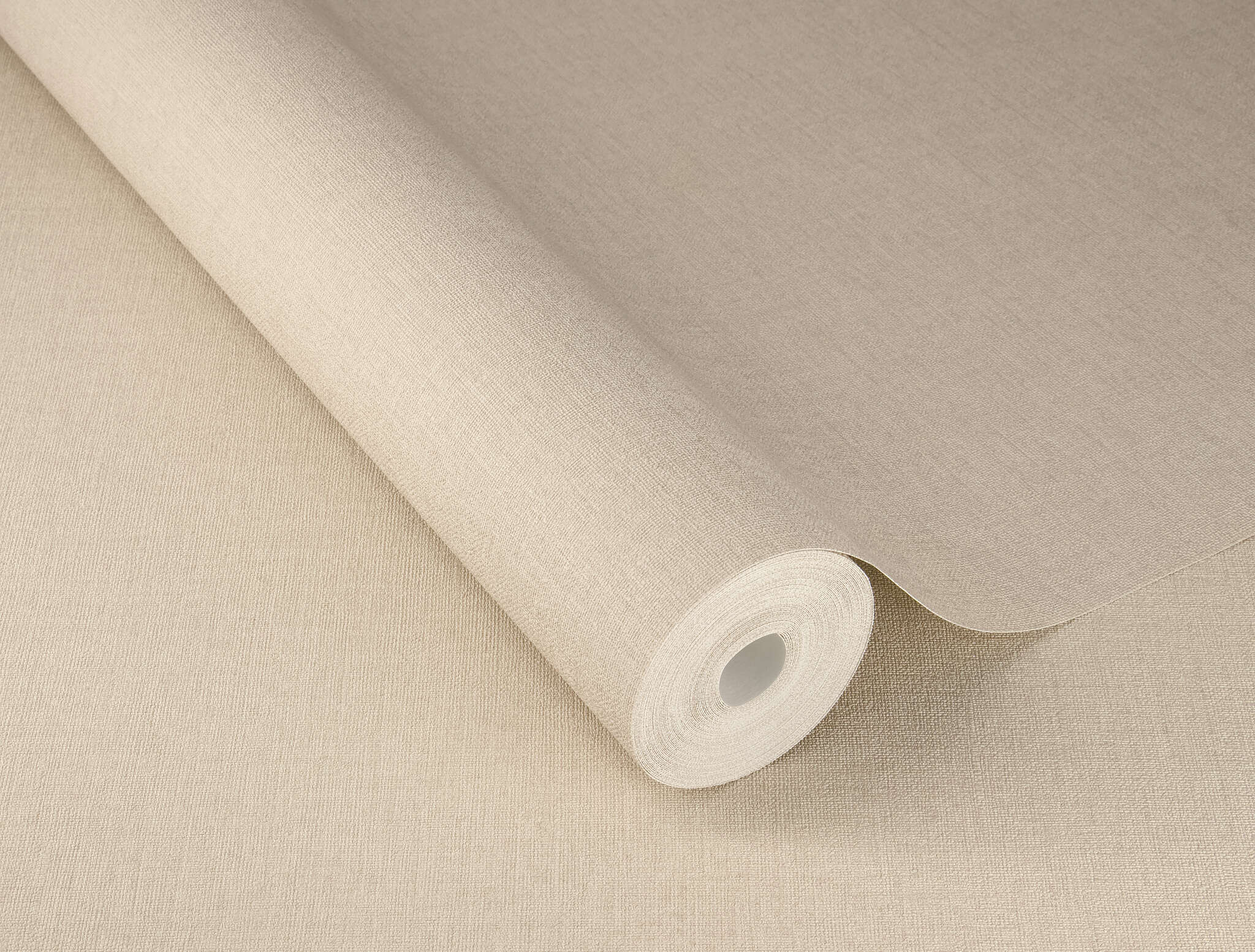 10-448634 Detailaufnahmen 2 Detailbild von Unifarbene Tapete in Beige mit textiler Leinenartiger Oberfläche, ideal für wohnliche Raumkonzepte.