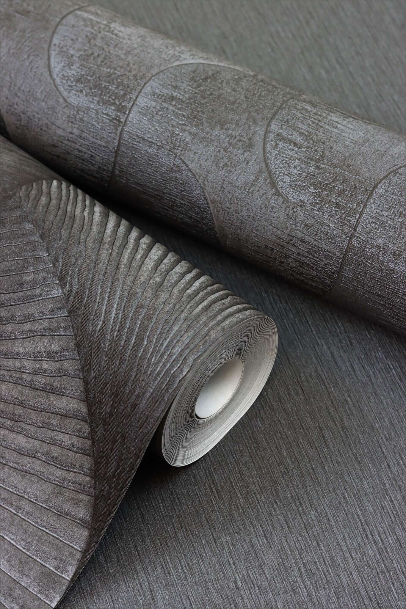 10-608168 Detailaufnahmen 8 Detailed image of Graphic wallpaper with overlapping waves in a three-dimensional look