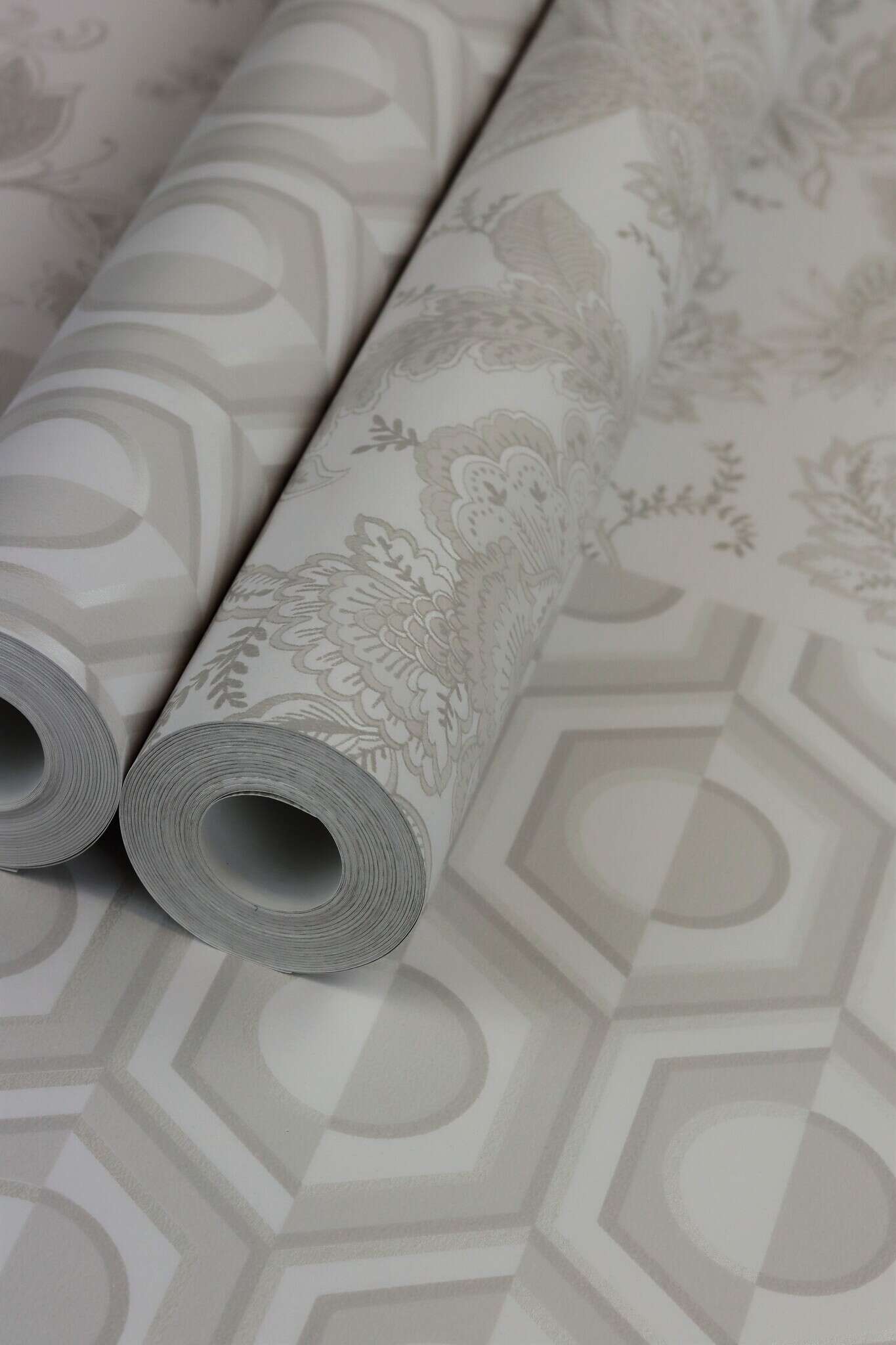 10-710120 Detailaufnahmen 23 Non-woven wallpaper with graphic pattern in light gray, Sophia 710120