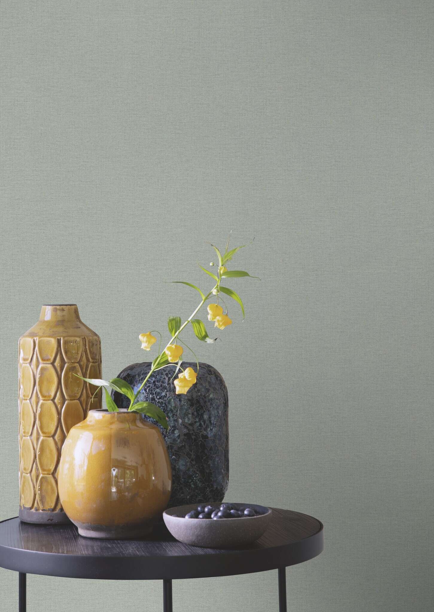 10-452051 Raumsituationen 4 Room with Subtle non-woven wallpaper in light grey with a fine fabric texture for a calm, modern wall design.