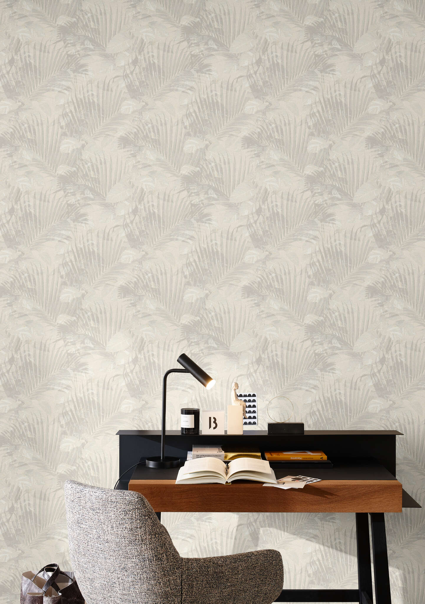 10-600148 Raumbilder 1 Room with Tropical wallpaper with palm leaves and monstera
