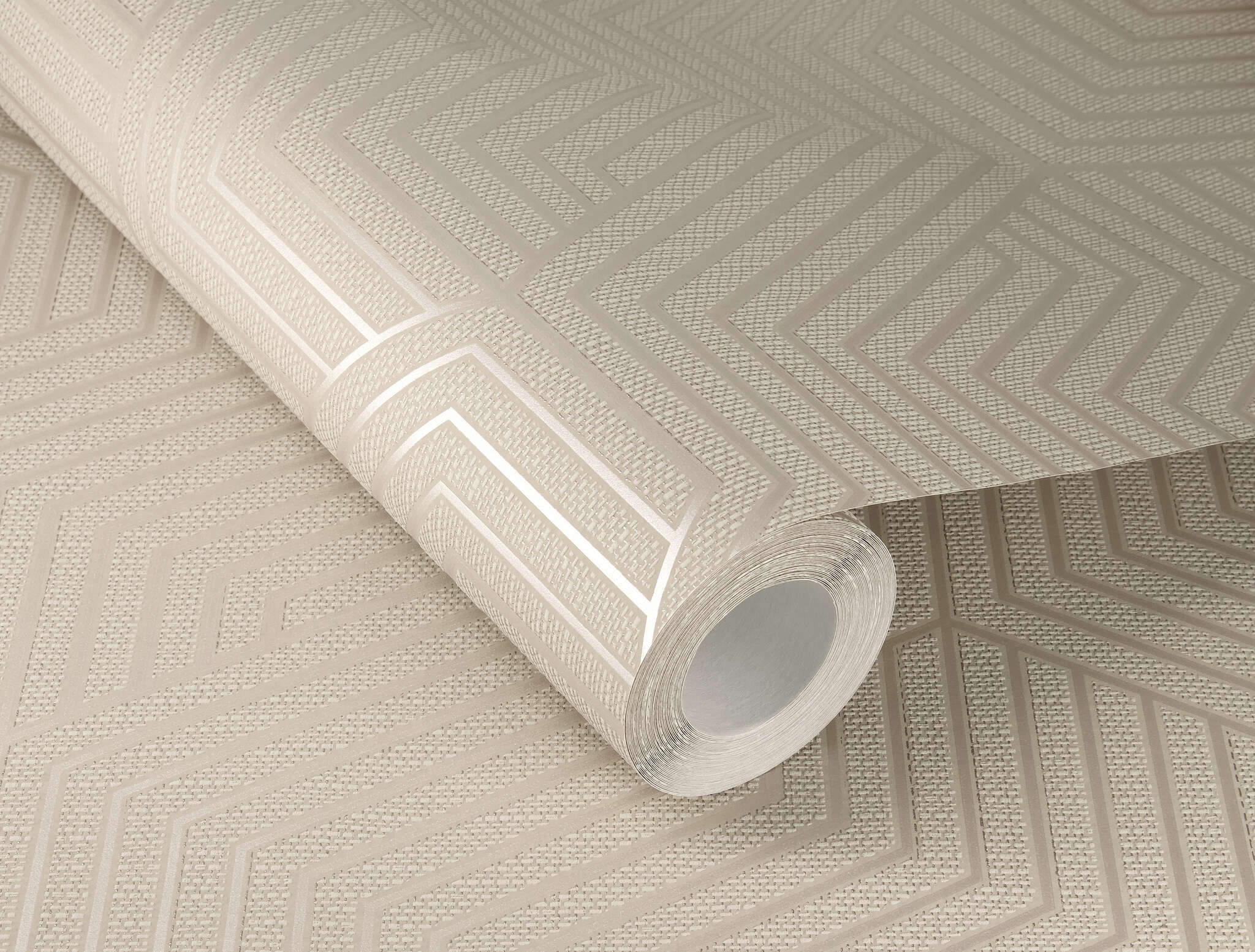 10-312522 Detailaufnahmen 1 Detailbild von Vliestapete in Taupe mit dezentem Sechseck-Linienmuster für moderne Wandgestaltung