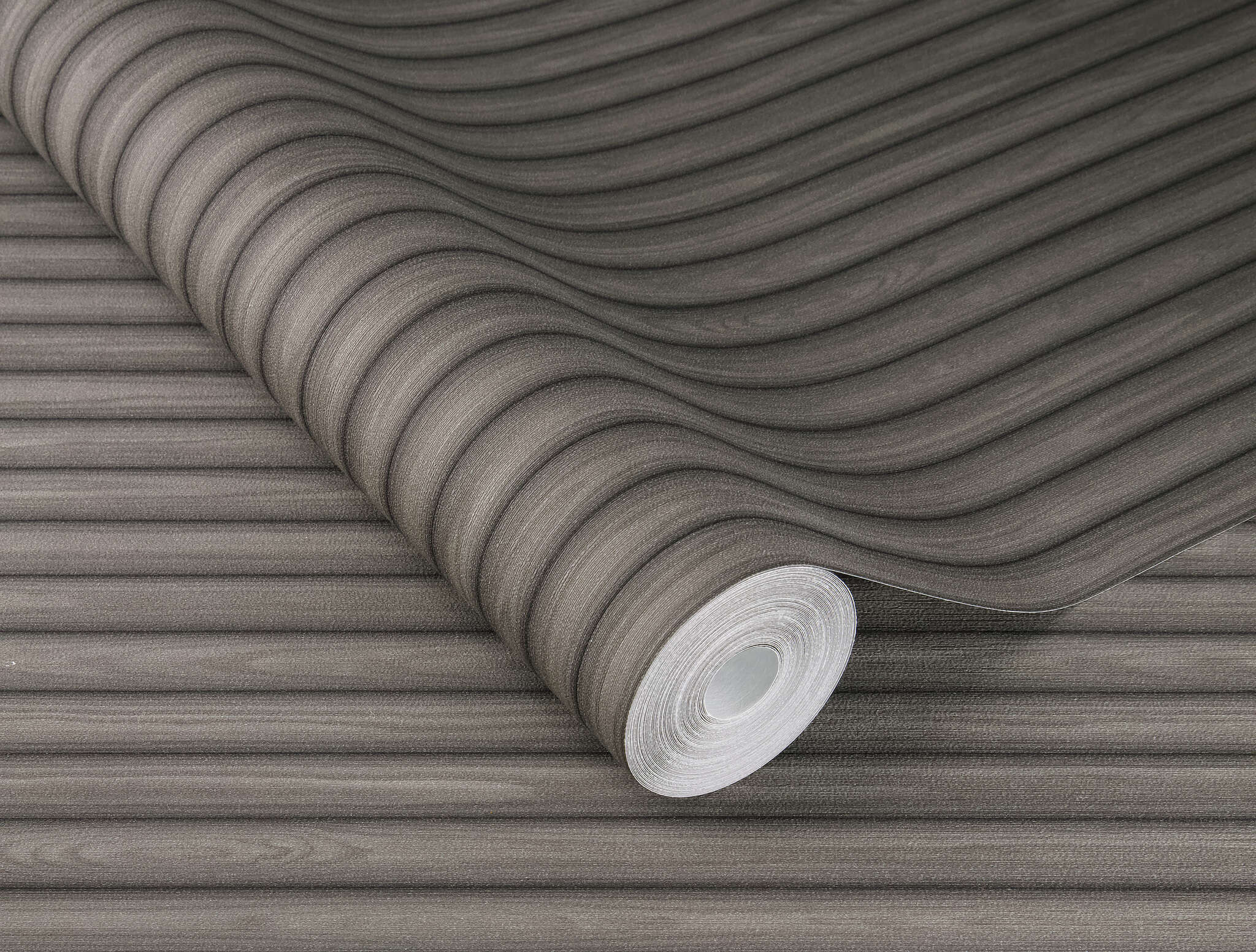 10-600858 Detailaufnahmen 2 Detailed image of Wallpaper with wood panels and a fine vertical texture