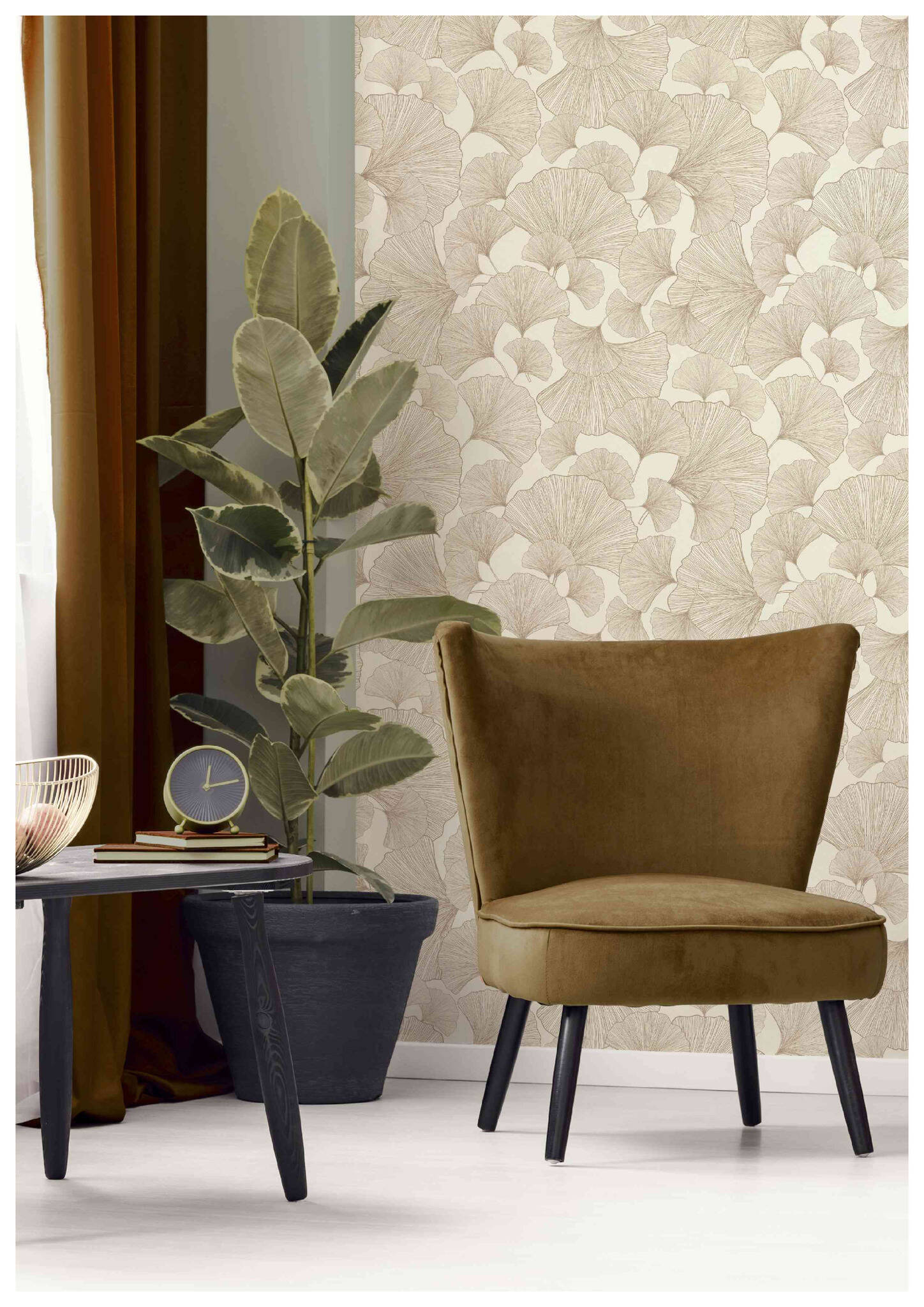 10-462296 Raumsituationen 3 Room with Large-scale ginkgo pattern in delicate pink on a cream-white background – feminine, airy and modern.