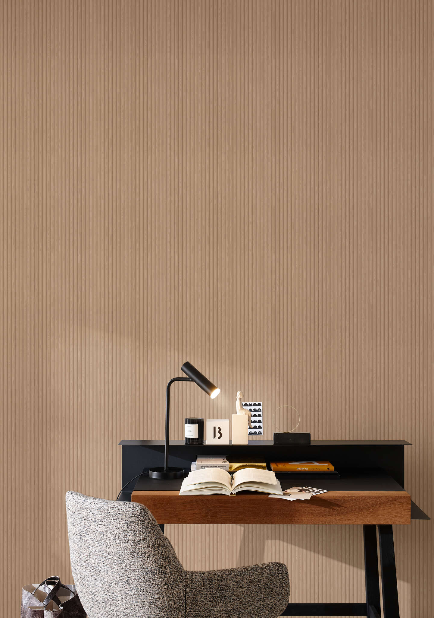 10-600810 Raumbilder 1 Room with Wallpaper with wood panels and a fine vertical texture