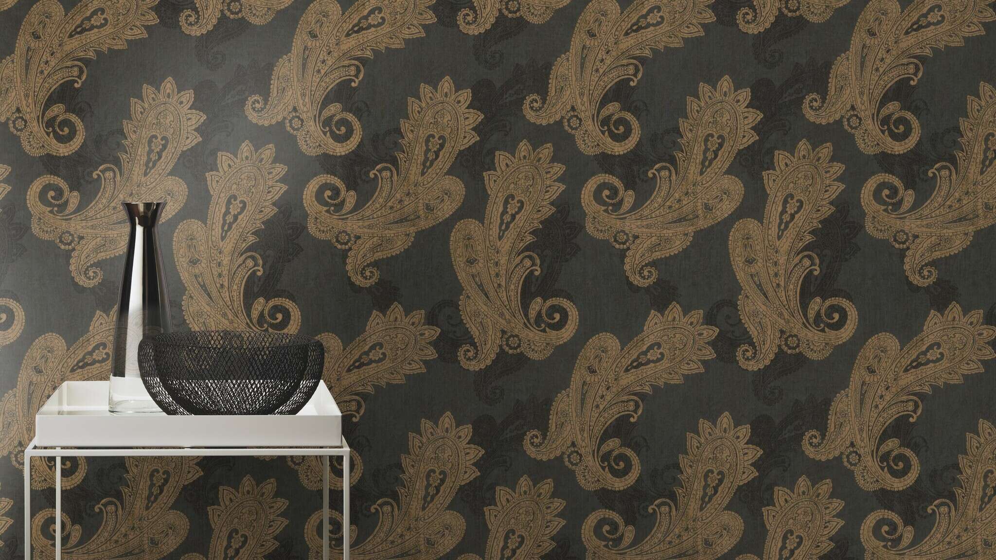 10-746464 Raumsituationen 1 Raum mit Orientalische Tapete mit Ornamenten im Paisly Design