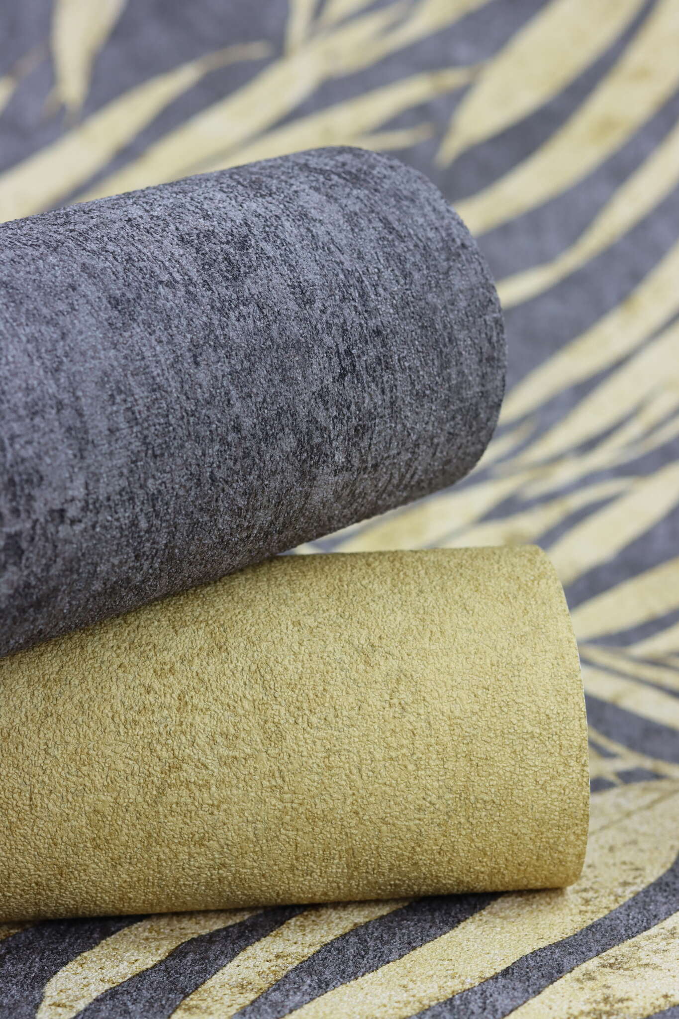 10-617450 Detailaufnahmen 9 Palm leaves non-woven wallpaper in black slate Selection 617450