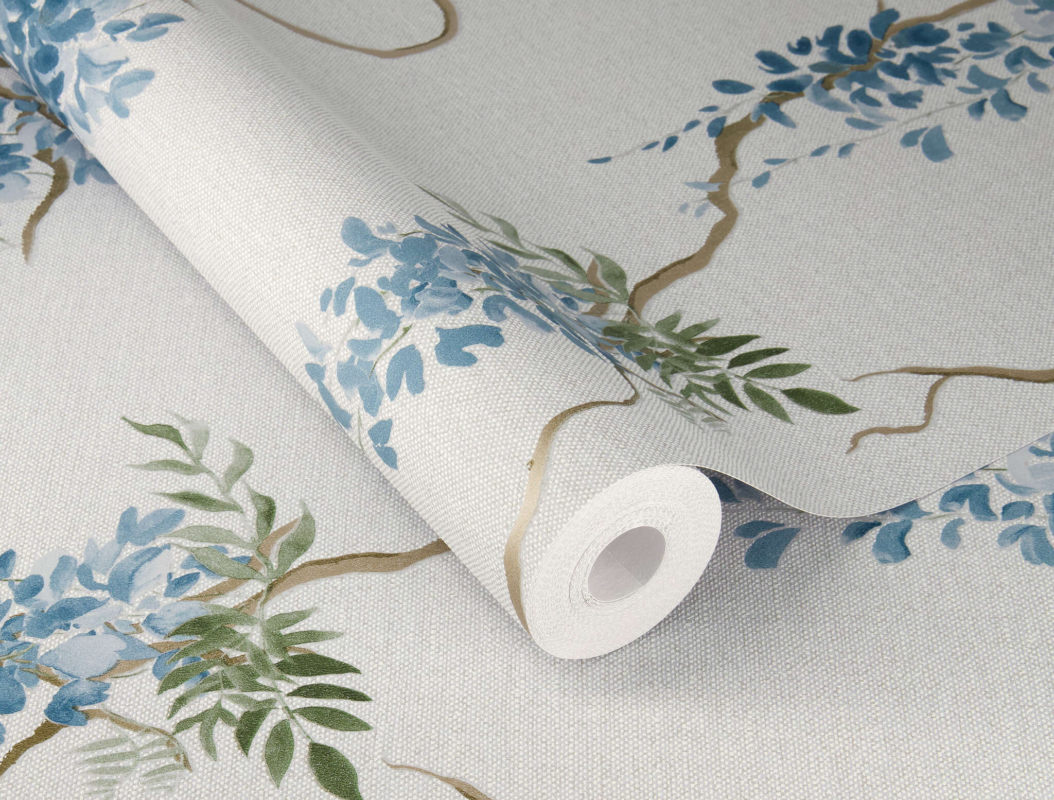 10-412369 Detailaufnahmen 1 Flower tendrils non-woven wallpaper in blue, ‘In Bloom’ – Matilda 412369