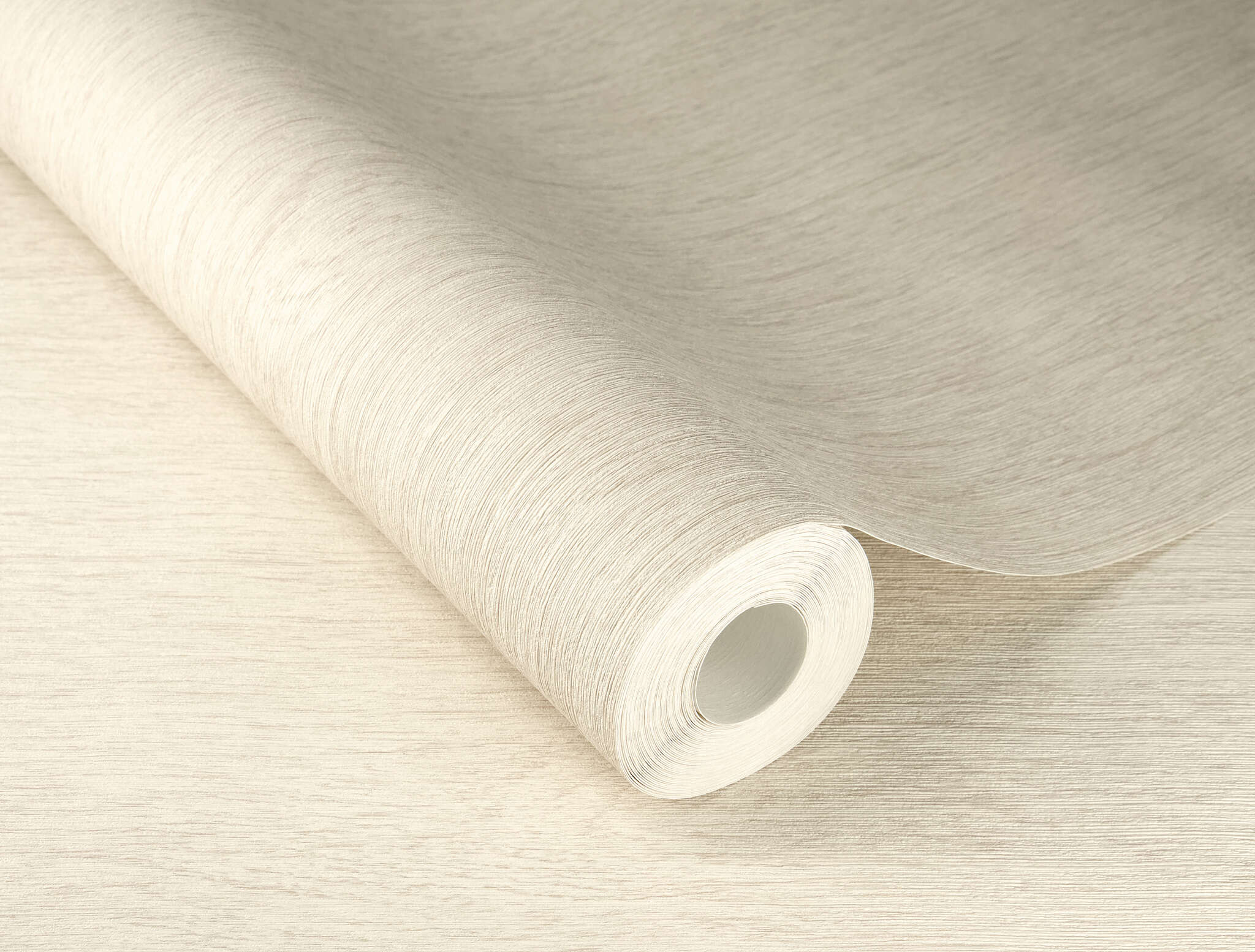 10-600018 Detailaufnahmen 1 Detailed image of Wallpaper with wood grain and fine vertical texture
