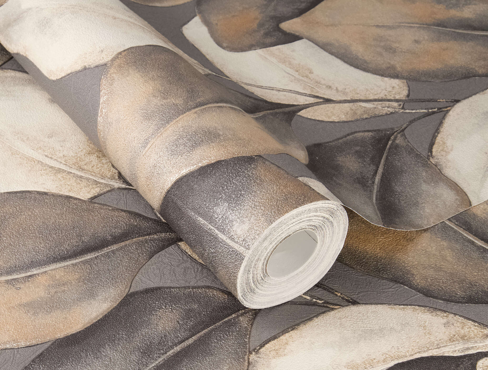 10-659887 Detailaufnahmen 1 Non-woven wallpaper in gray-taupe Incanto 659887