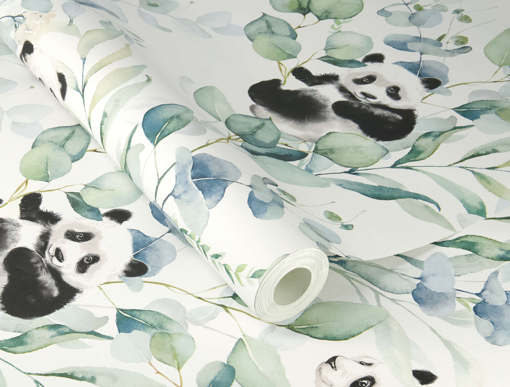 10-301199 Detailaufnahmen 1 Detailed image of Wallpaper with cheerful pandas among leaves and branches in a watercolour look for the children's room