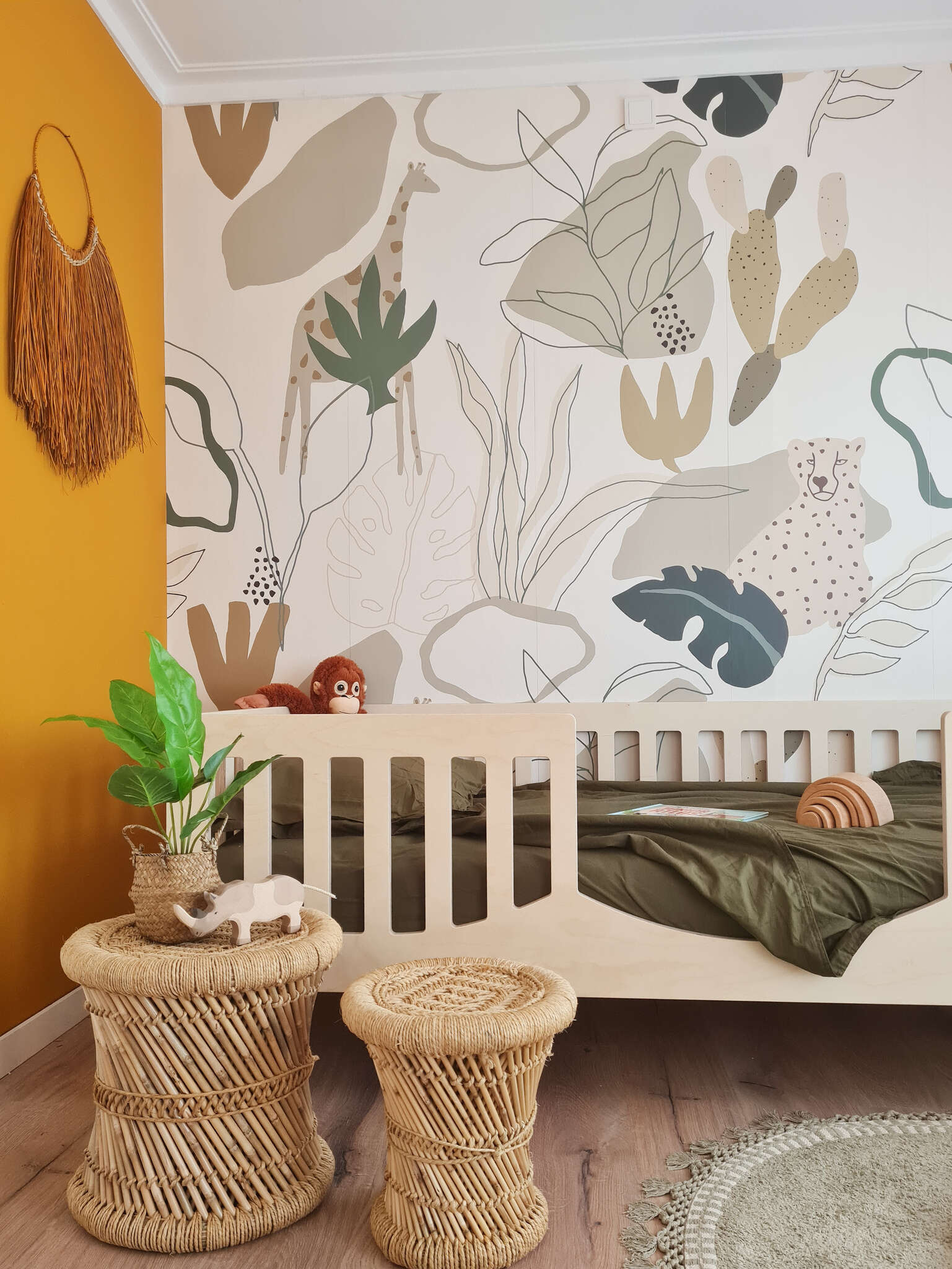 10-300099 Raumsituationen 1 Wall mural Safari in Green | Roomblush - RB247