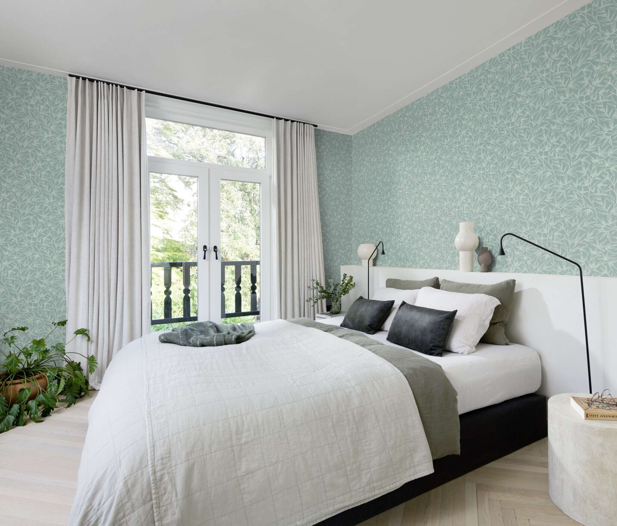 10-554823 Raumsituationen 1 Non-woven wallpaper in green-greige Liverna 554823
