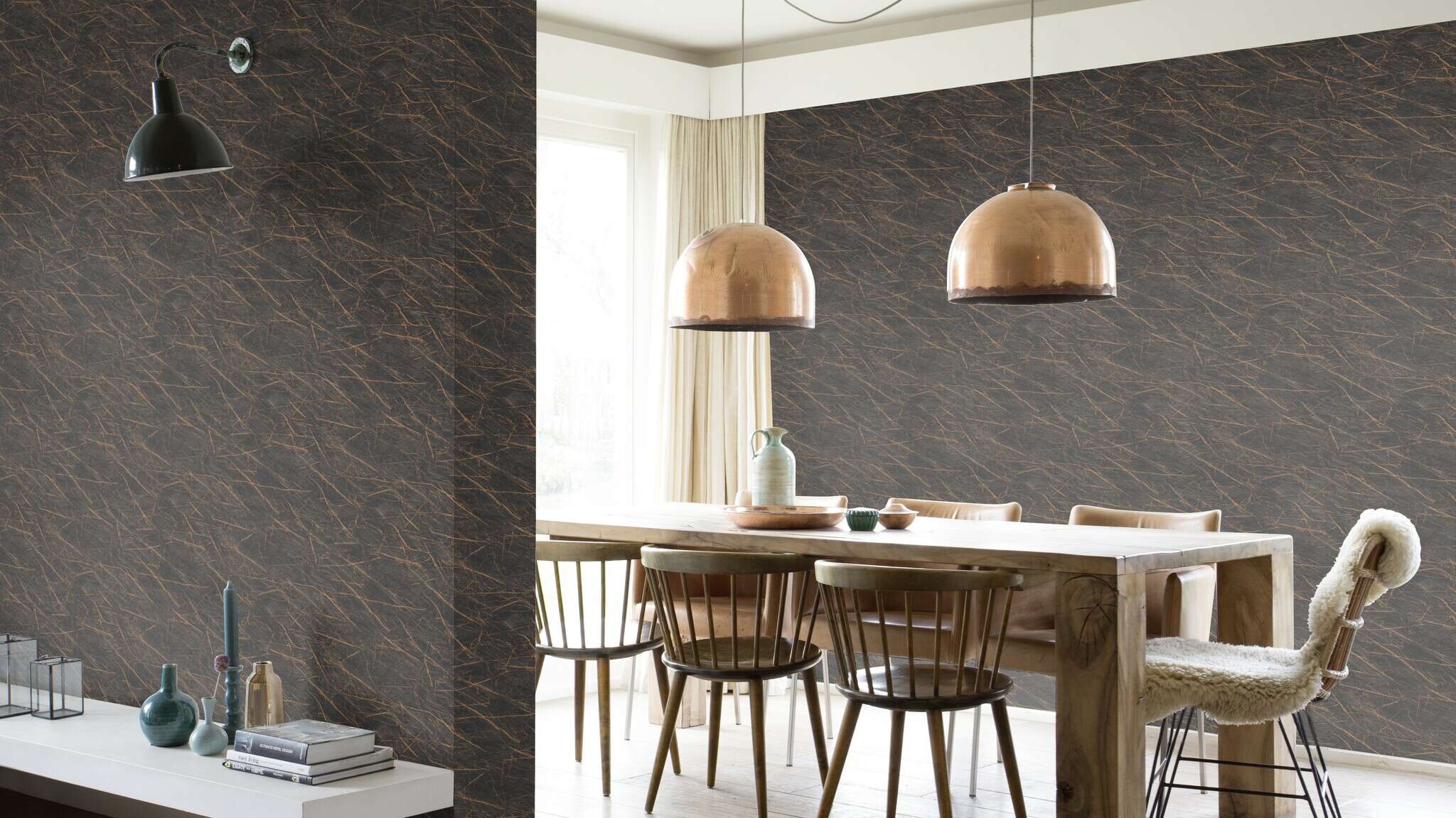 10-428964 Raumsituationen 4 Room with Non-woven wallpaper in black marble look with irregular gold-coloured veining.
