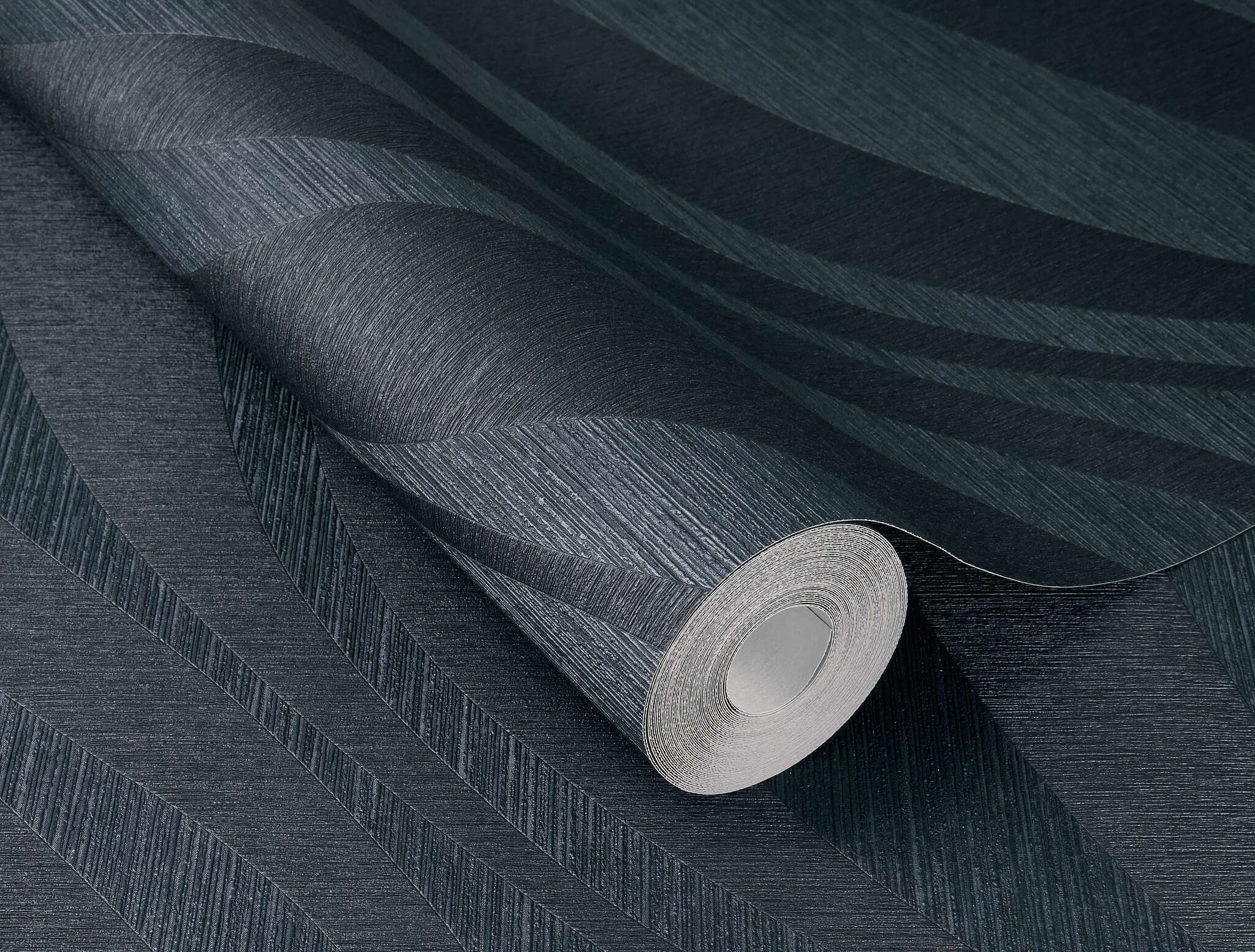 10-608076 Detailaufnahmen 1 Detailed image of Graphic wallpaper with waves and grooved texture