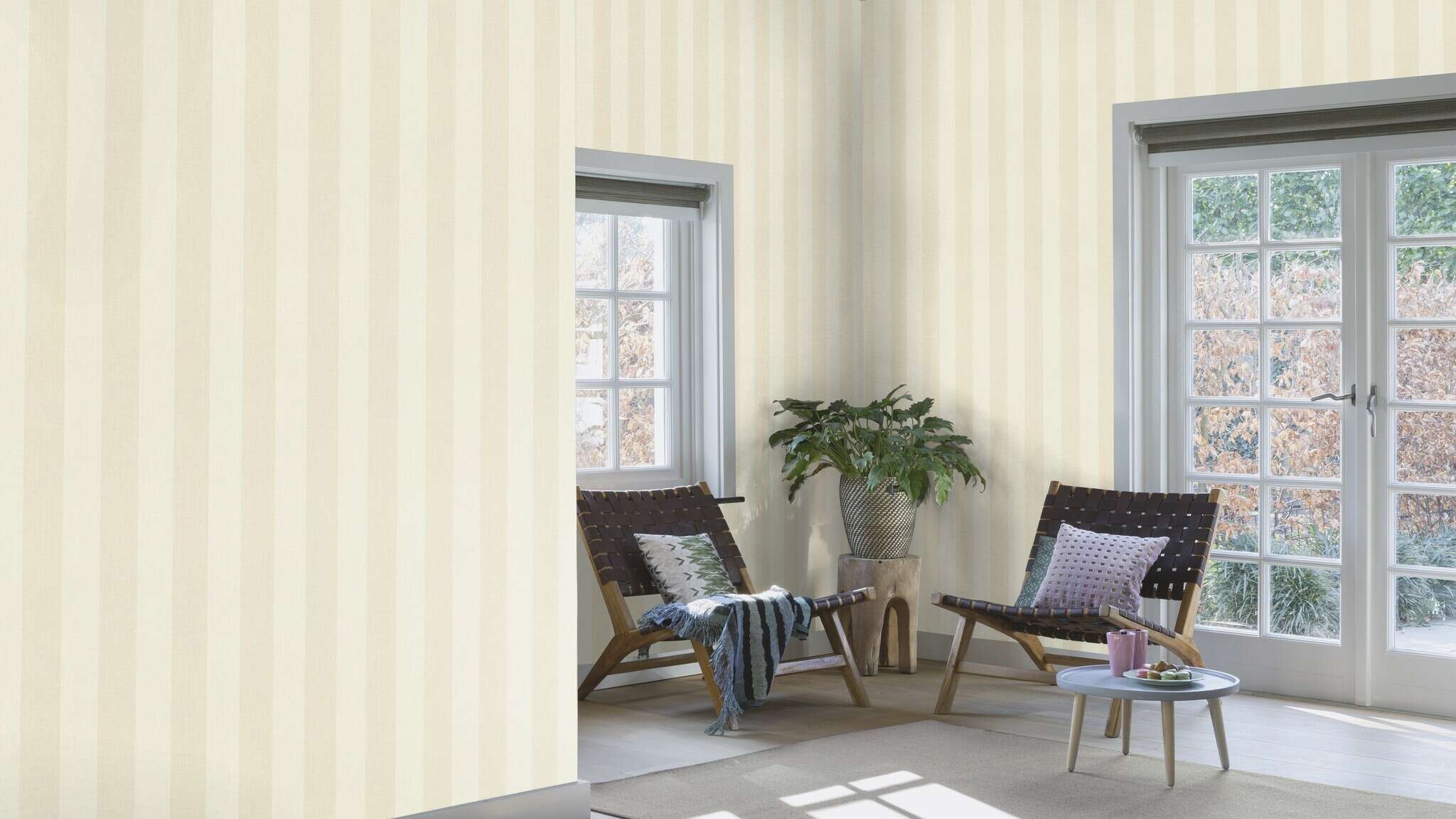 10-424102 Raumsituationen 2 Non-woven wallpaper in beige-light beige Selection 424102