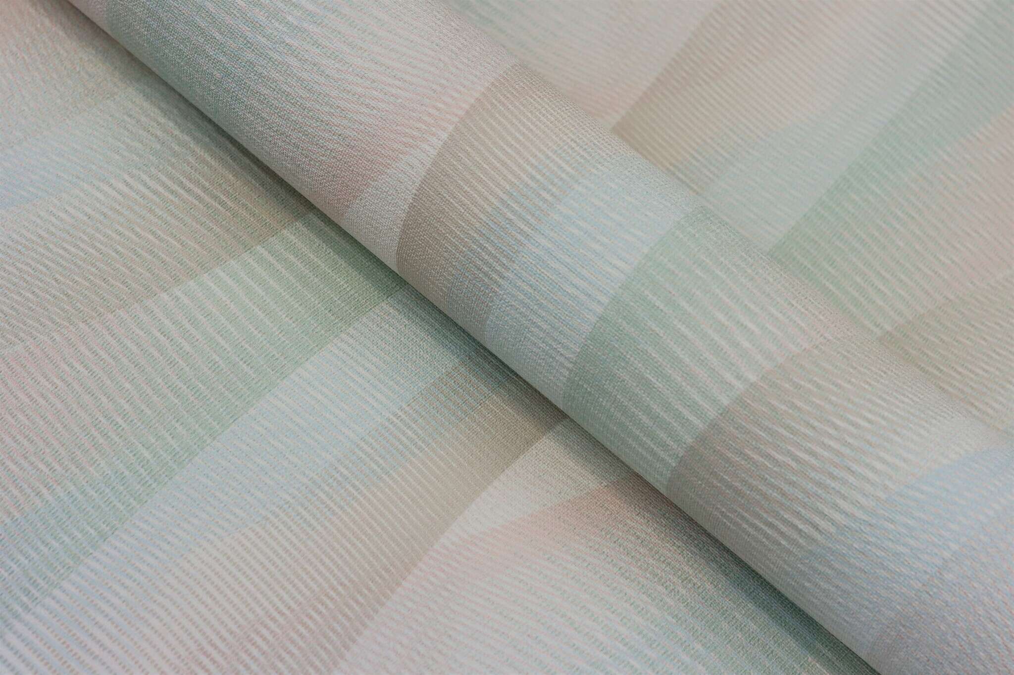 10-651522 Detailaufnahmen 14 Detailed image of Wallpaper with waves and sweeping colour gradients
