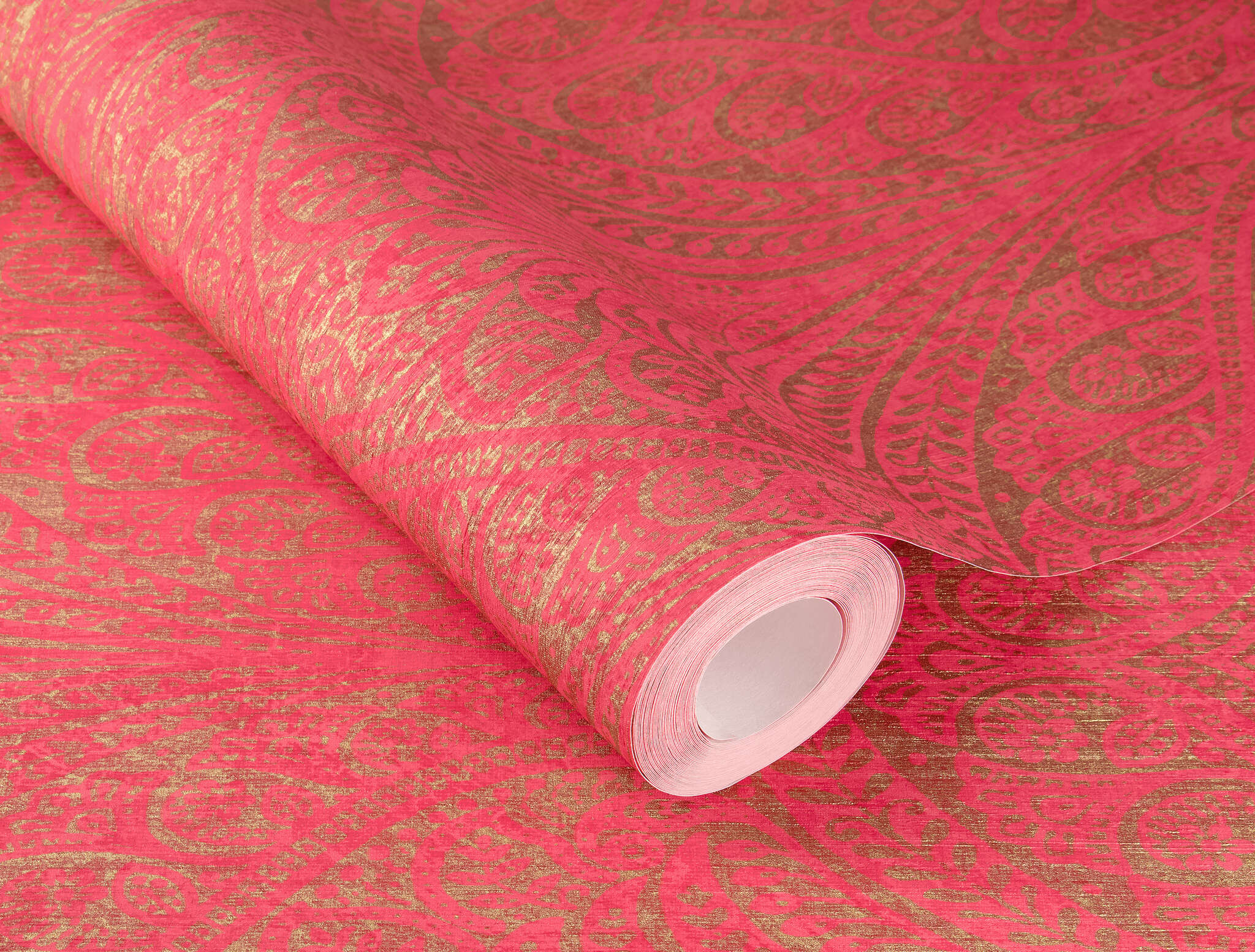 10-746365 Detailaufnahmen 15 Detailed image of Oriental wallpaper with paisley-style ornaments