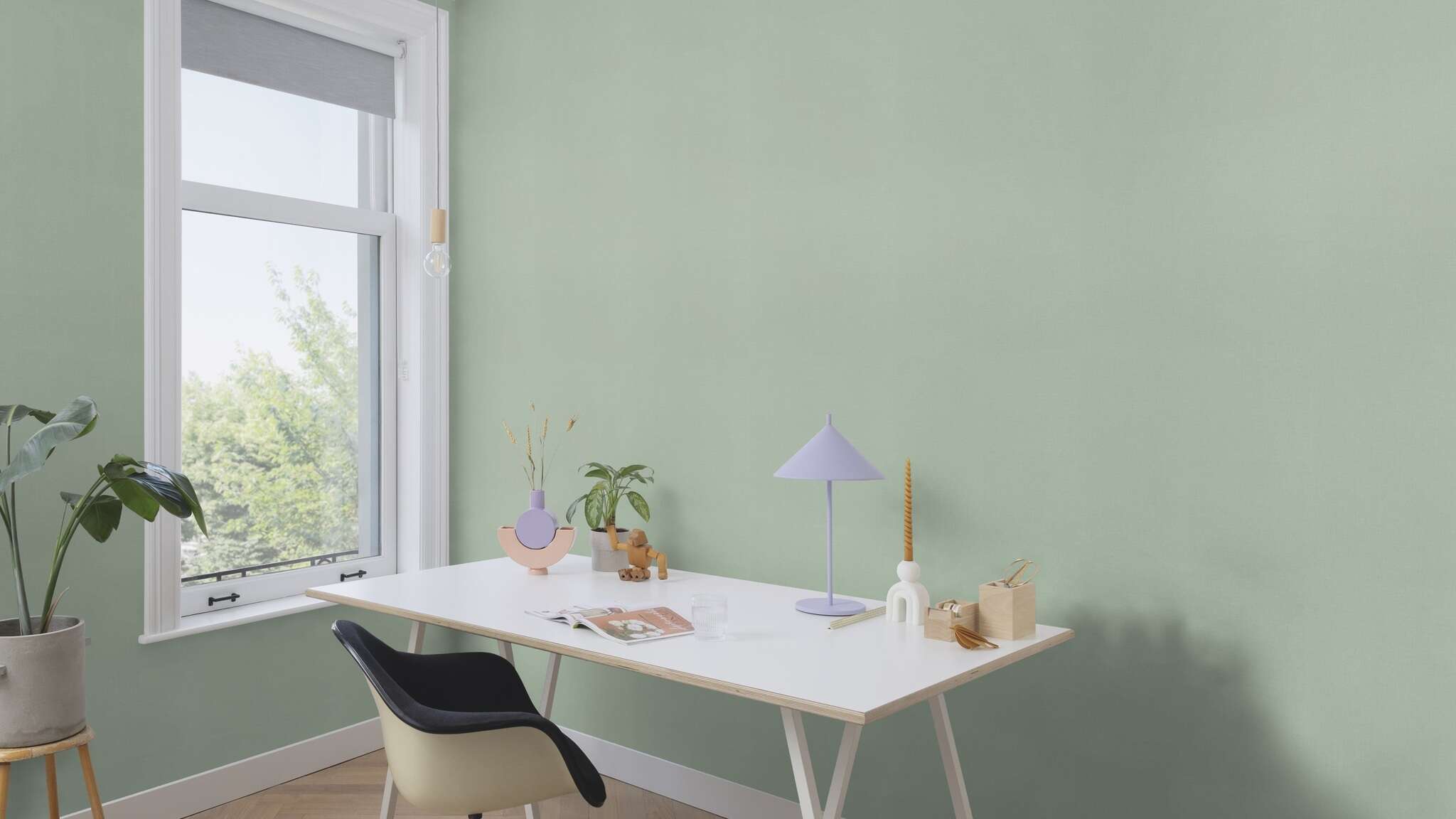 Une chambre avec Papier peint uni avec une texture textile