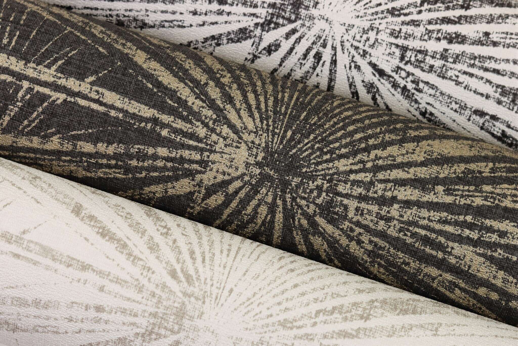 10-555745 Detailaufnahmen 2 Detailbild von Tapete mit gezeichneten Palmwedeln im Shabby Chic