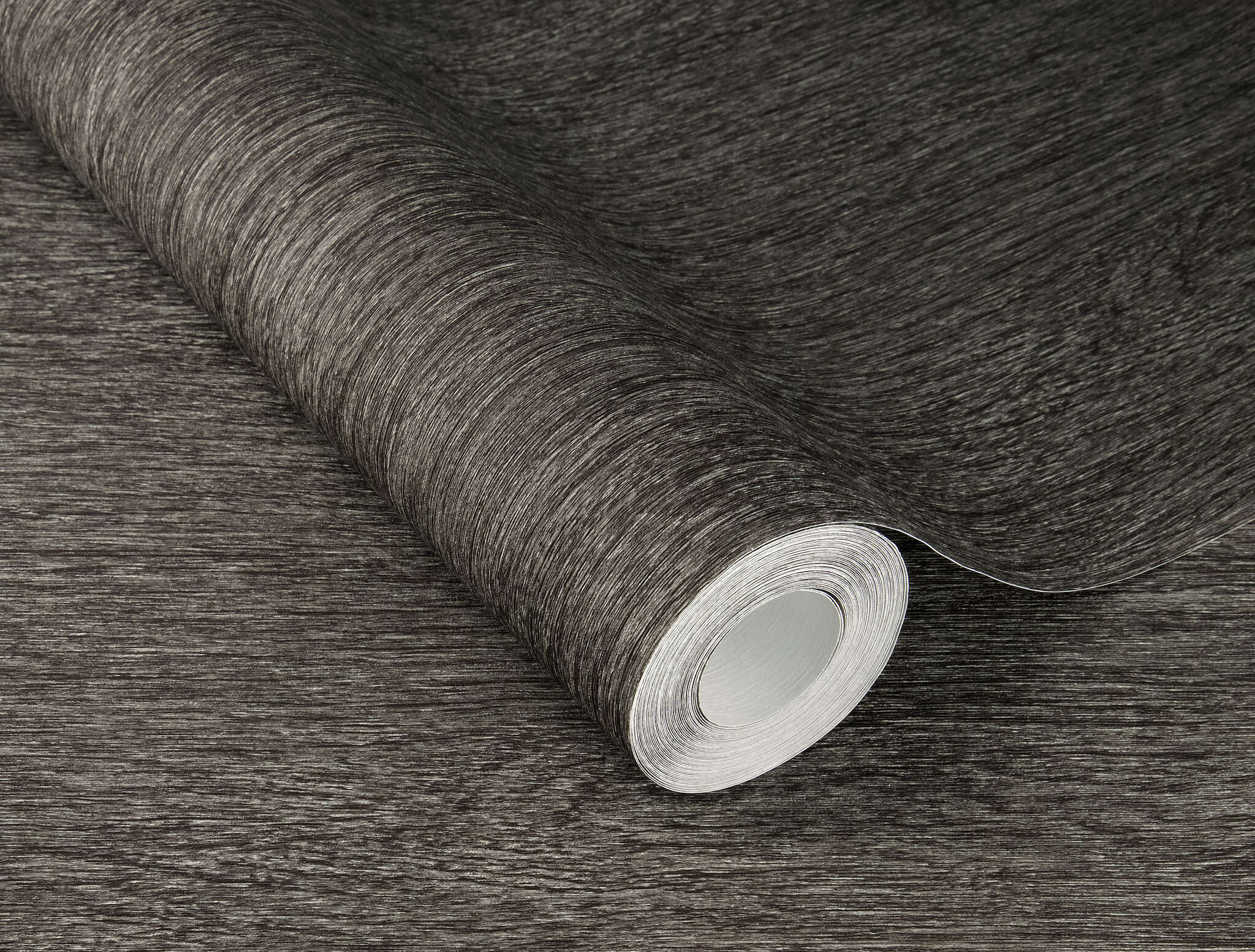 10-600056 Detailaufnahmen 1 Detailed image of Wallpaper with wood grain and fine vertical texture