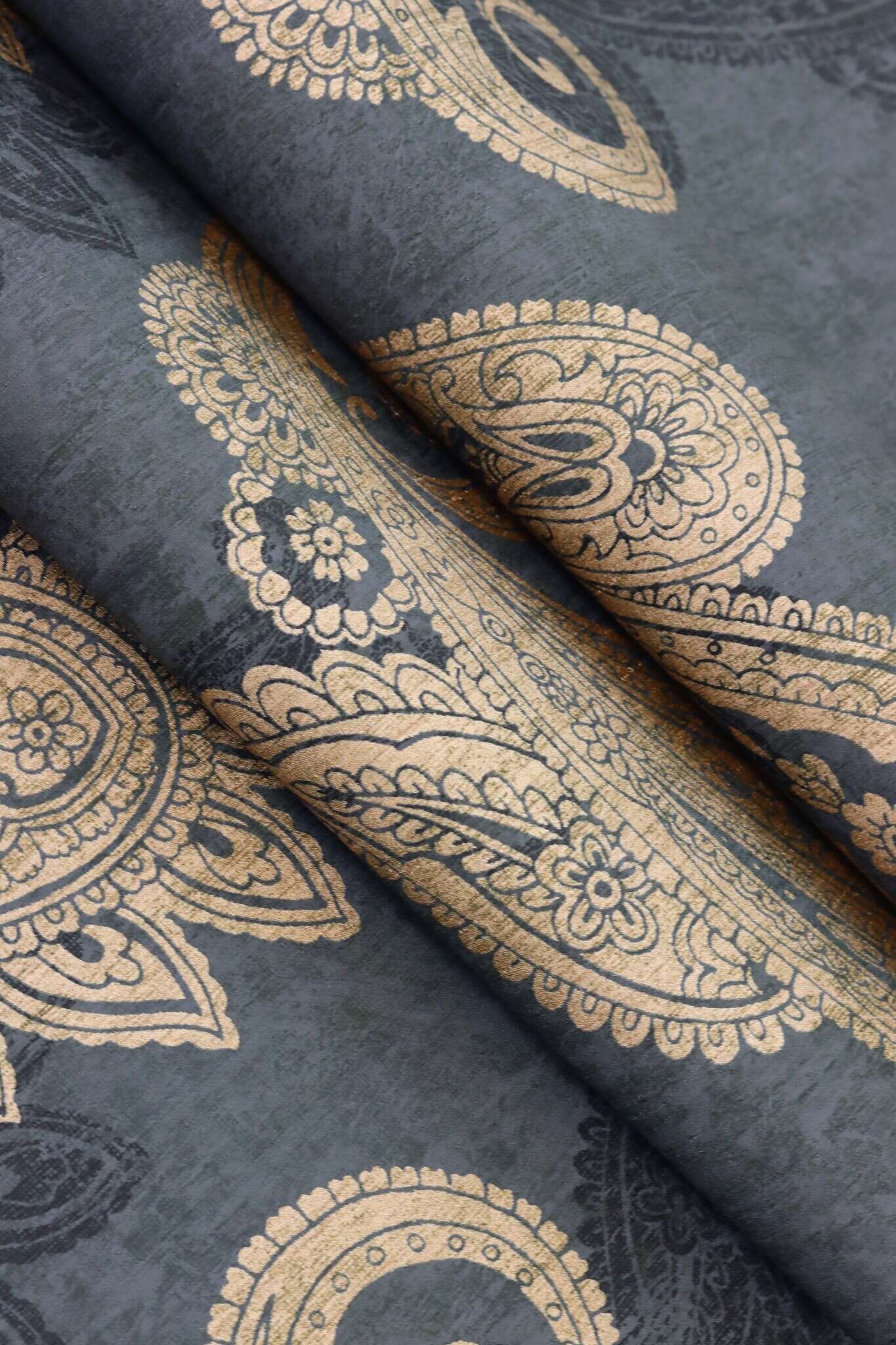 10-746464 Detailaufnahmen 9 Detailed image of Oriental wallpaper with paisley-style ornaments