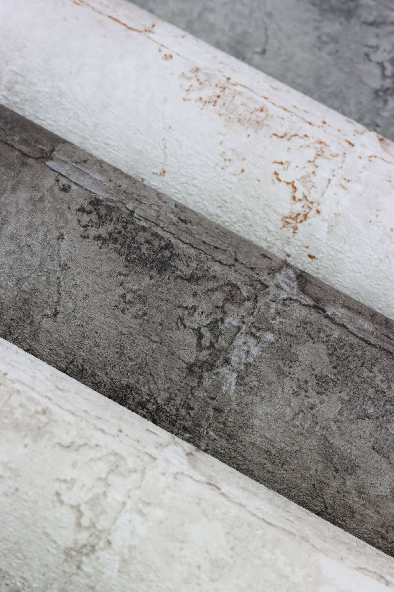 10-520163 Detailaufnahmen 2 Detailed image of Wallpaper with stone wall