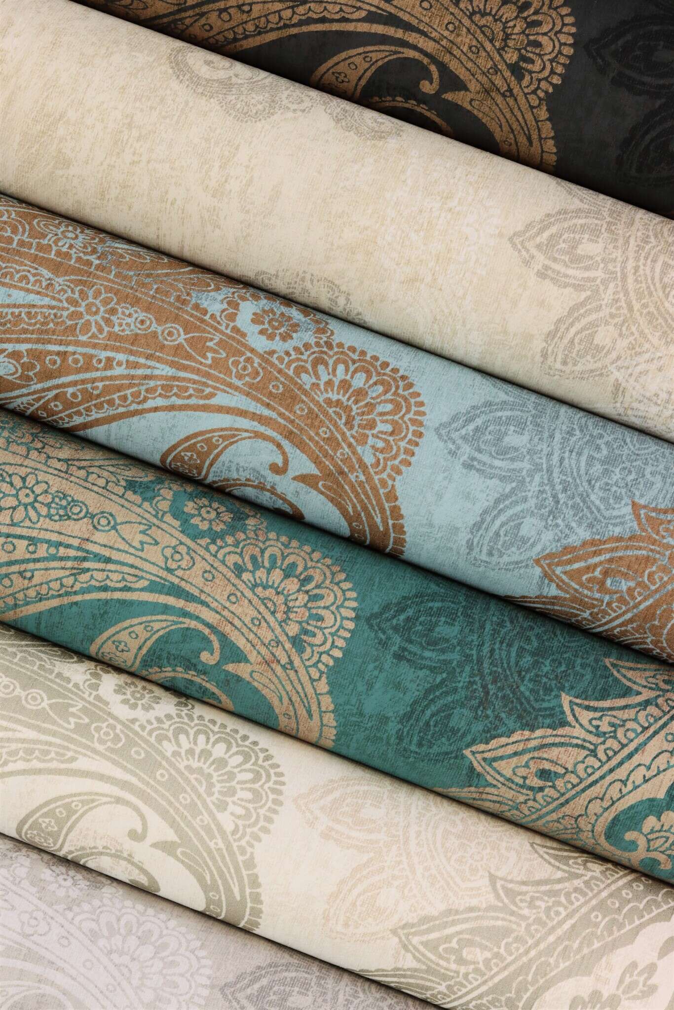 10-746440 Detailaufnahmen 5 Detailed image of Oriental wallpaper with paisley-style ornaments