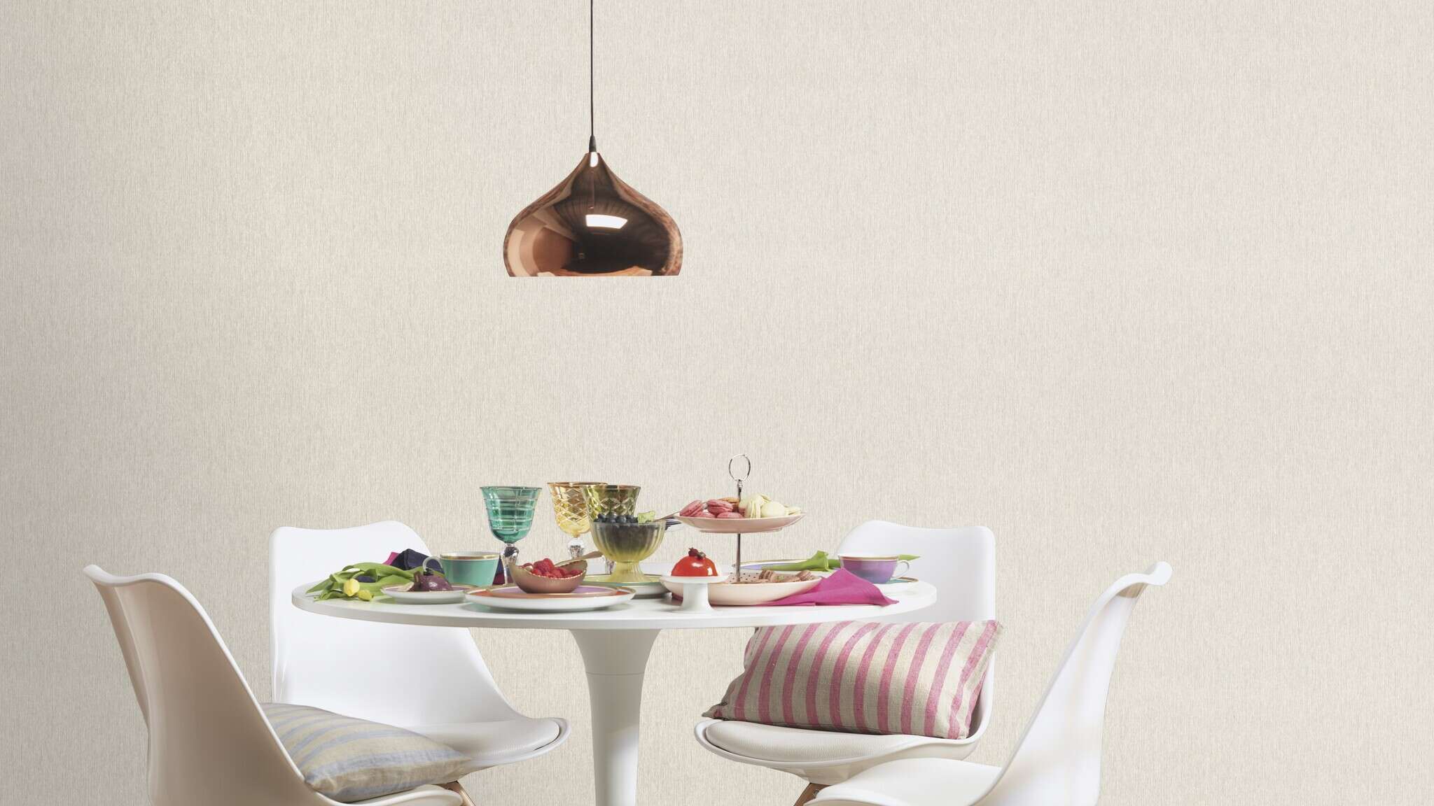 10-608649 Raumsituationen 3 Room with Single-colour wallpaper with thread texture