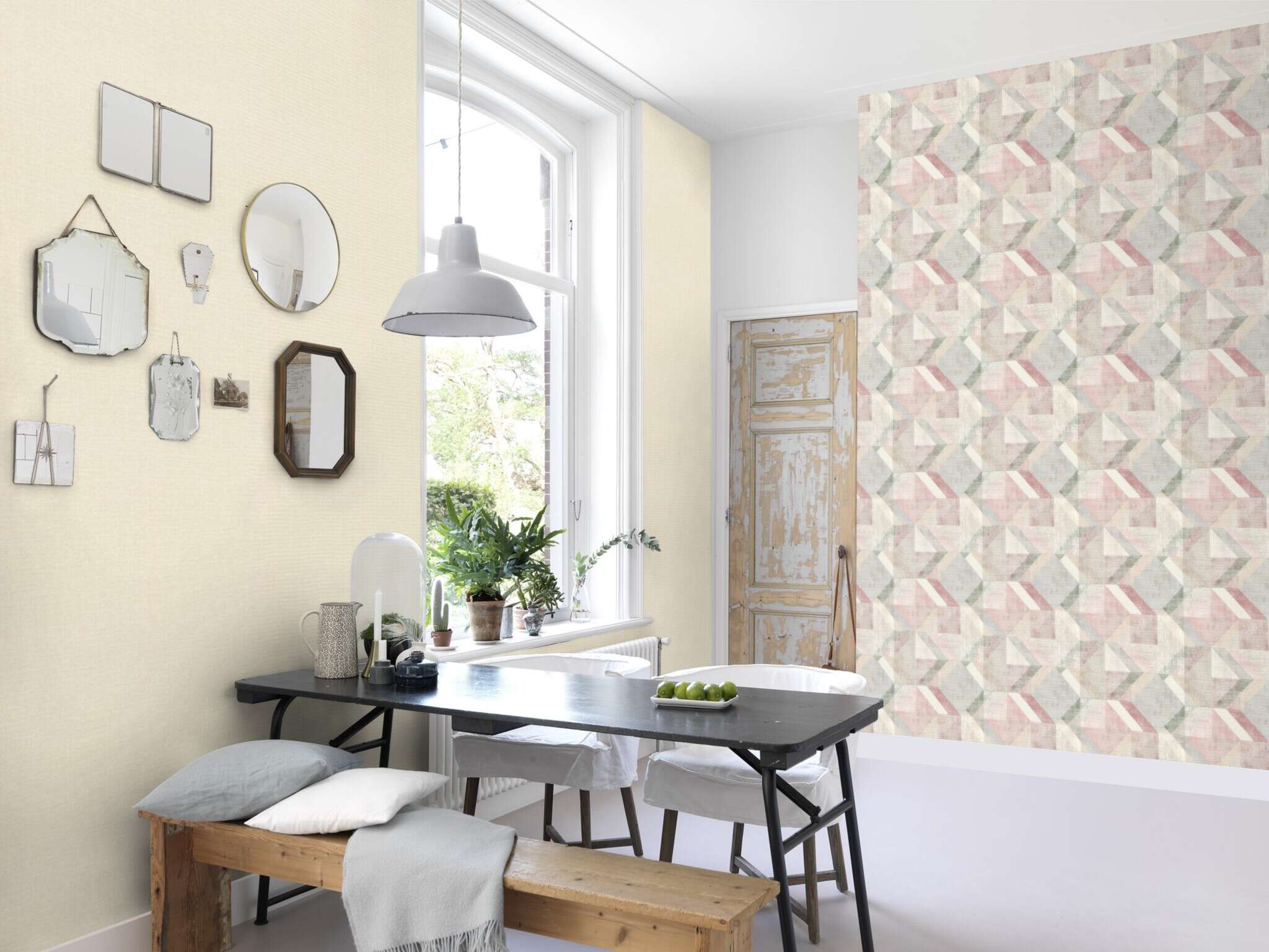 10-312126 Raumsituationen 2 Room with Wallpaper in a soft vanilla tone with a fine texture for a calm wall design.
