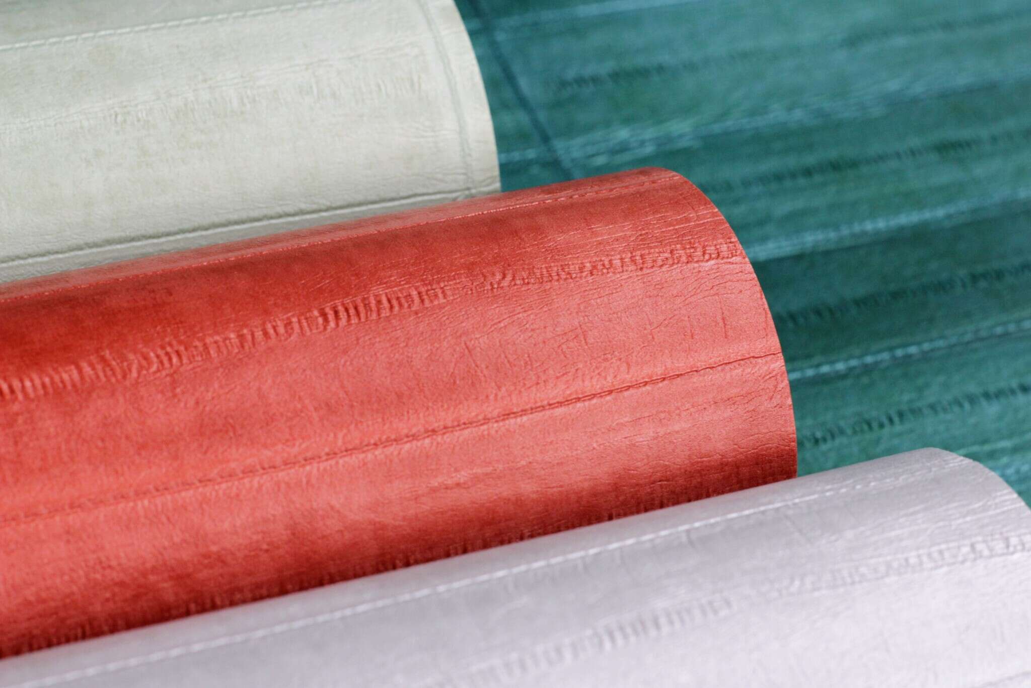 10-418484 Detailaufnahmen 9 Leather-look non-woven wallpaper in light green 418484