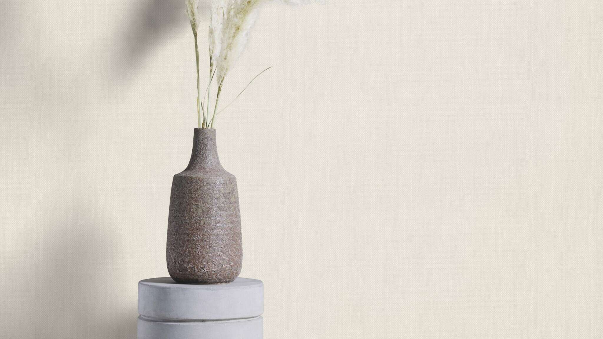 10-312331 Raumsituationen 2 Room with Sand-coloured plain wallpaper in a linen look