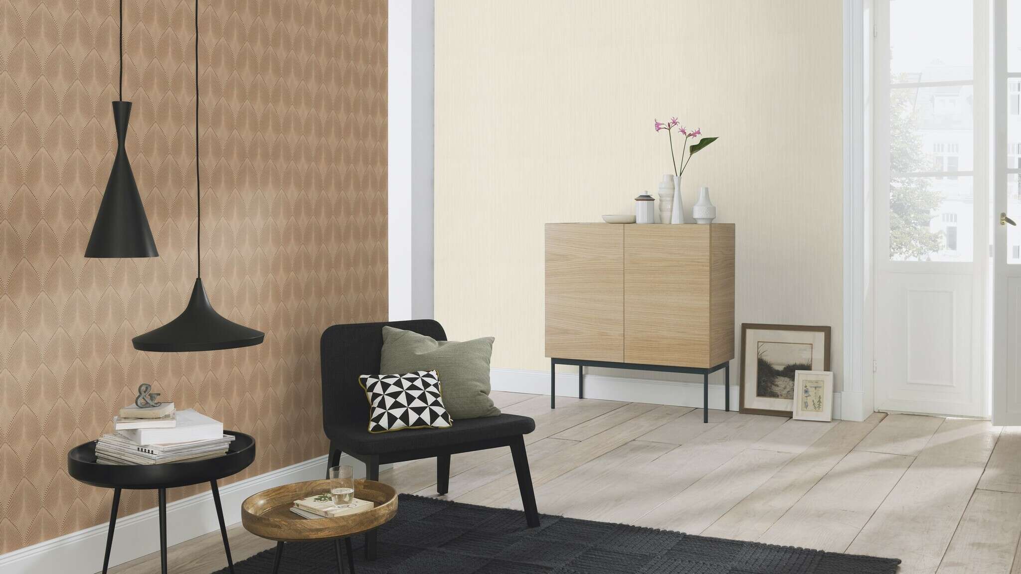 10-535822 Raumsituationen 2 Room with Wallpaper with stylised peacock feathers