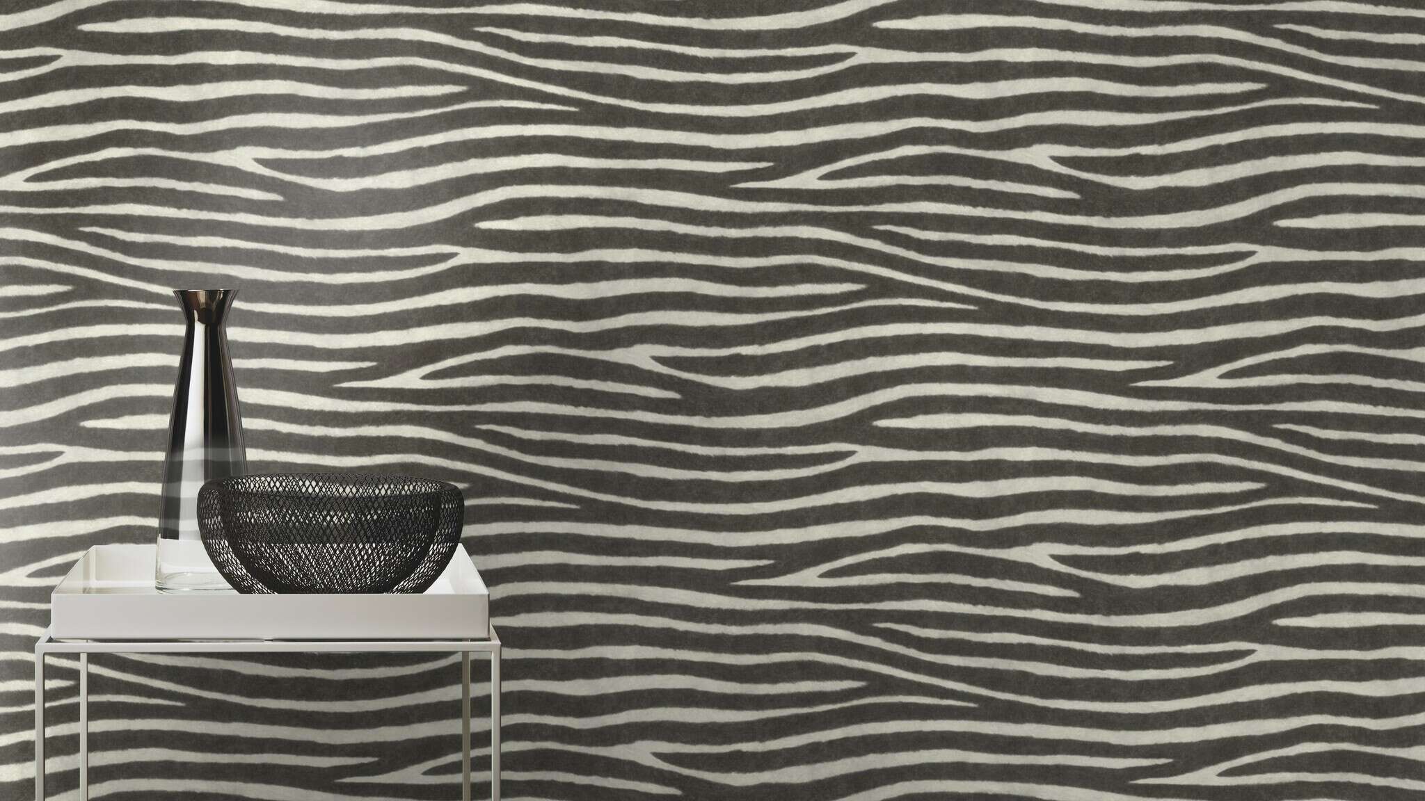 10-751727 Raumsituationen 1 Room with Wallpaper with fur texture and zebra skin look