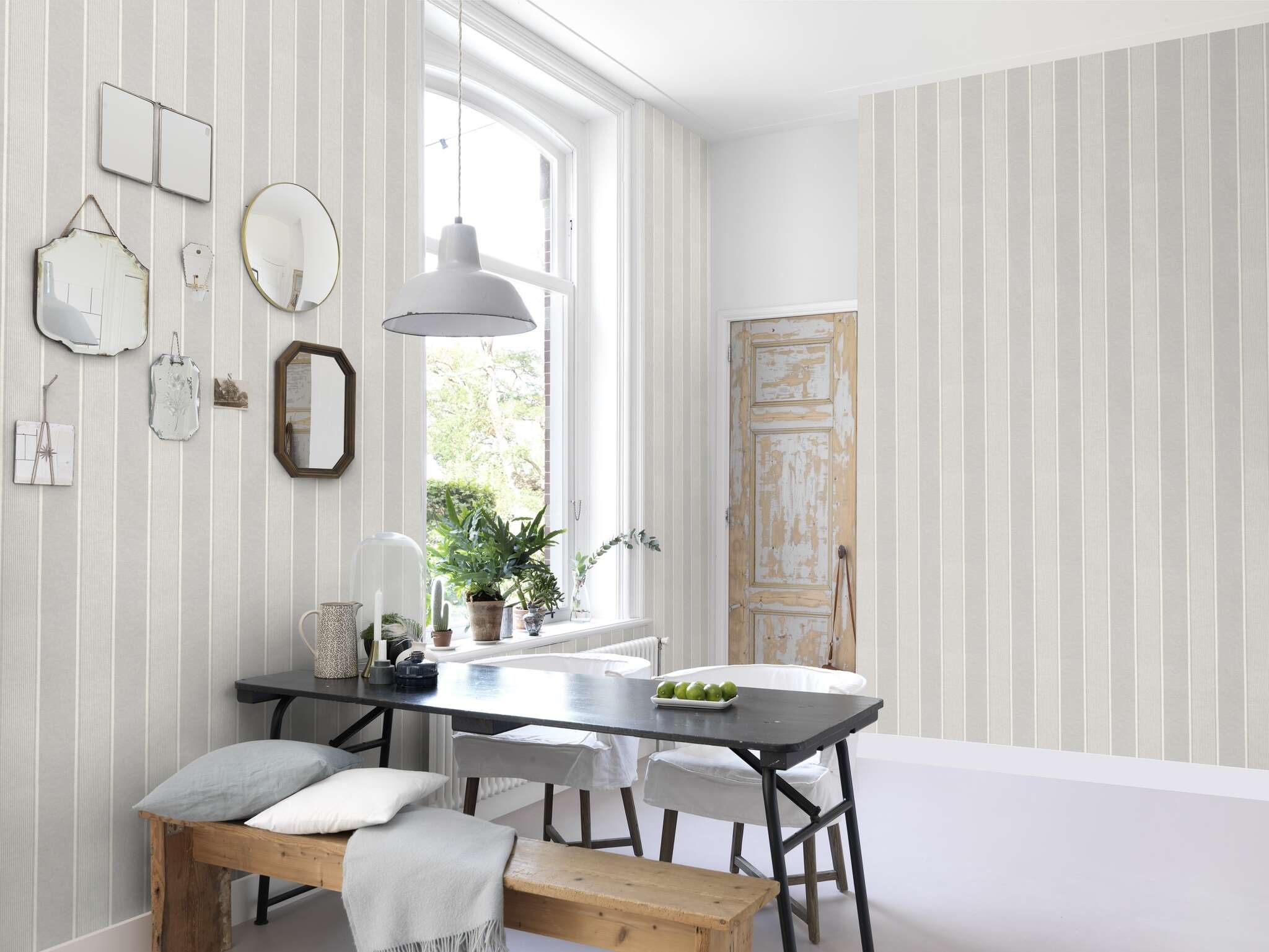 10-463972 Raumsituationen 8 Room with Timeless striped wallpaper with tone-on-tone stripes in grey