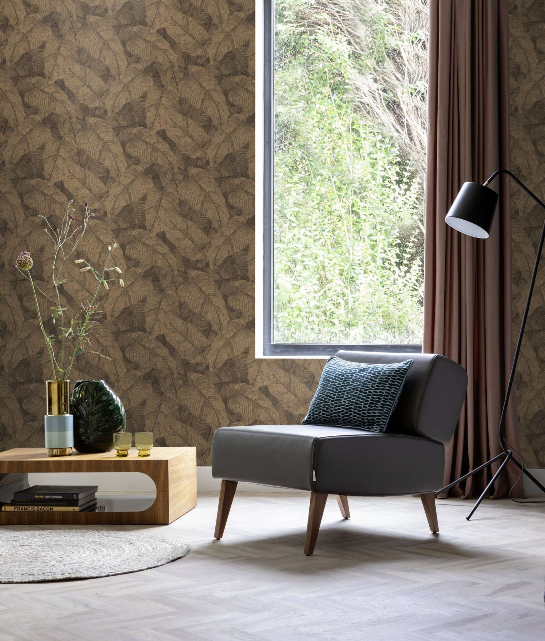 10-720570 Raumsituationen 2 Room with Large, overlapping leaves in gold with a drawn look and a subtle sheen