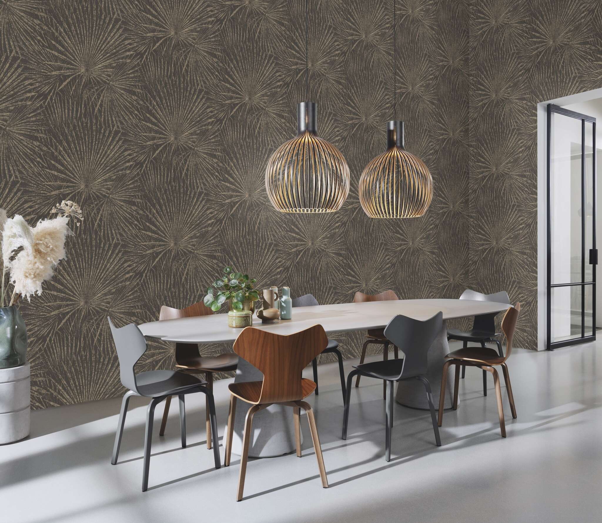 10-555745 Raumsituationen 3 Raum mit Tapete mit gezeichneten Palmwedeln im Shabby Chic