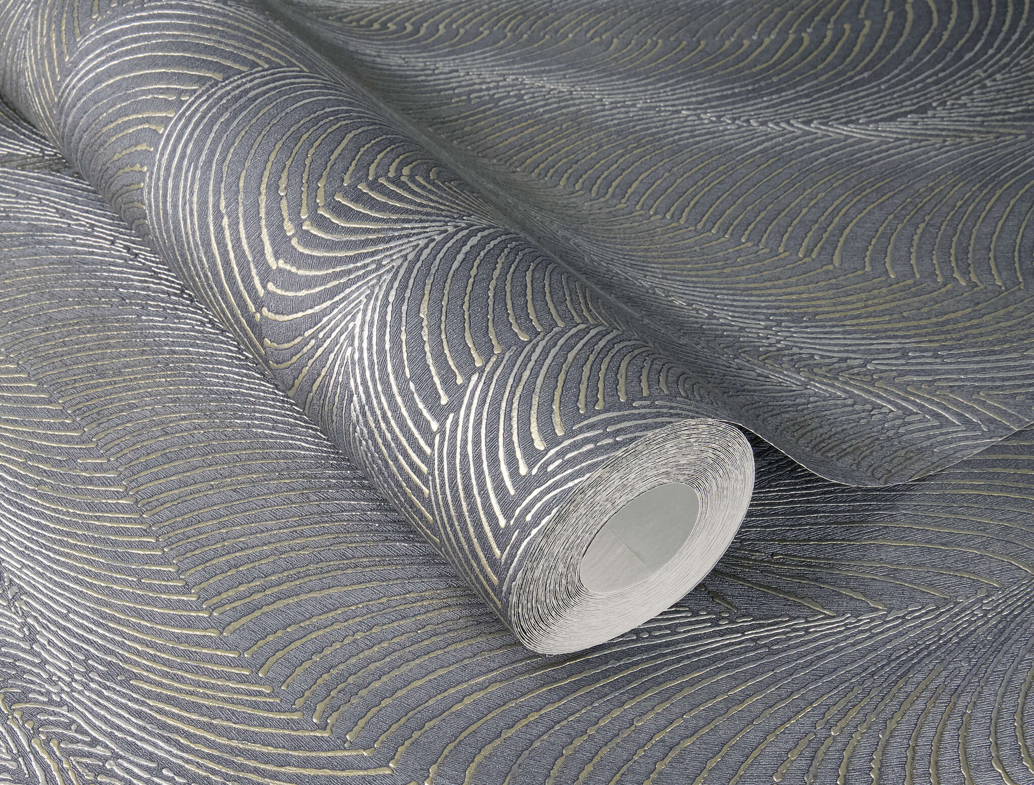10-659665 Detailaufnahmen 1 Non-woven wallpaper in blue-taupe Incanto 659665