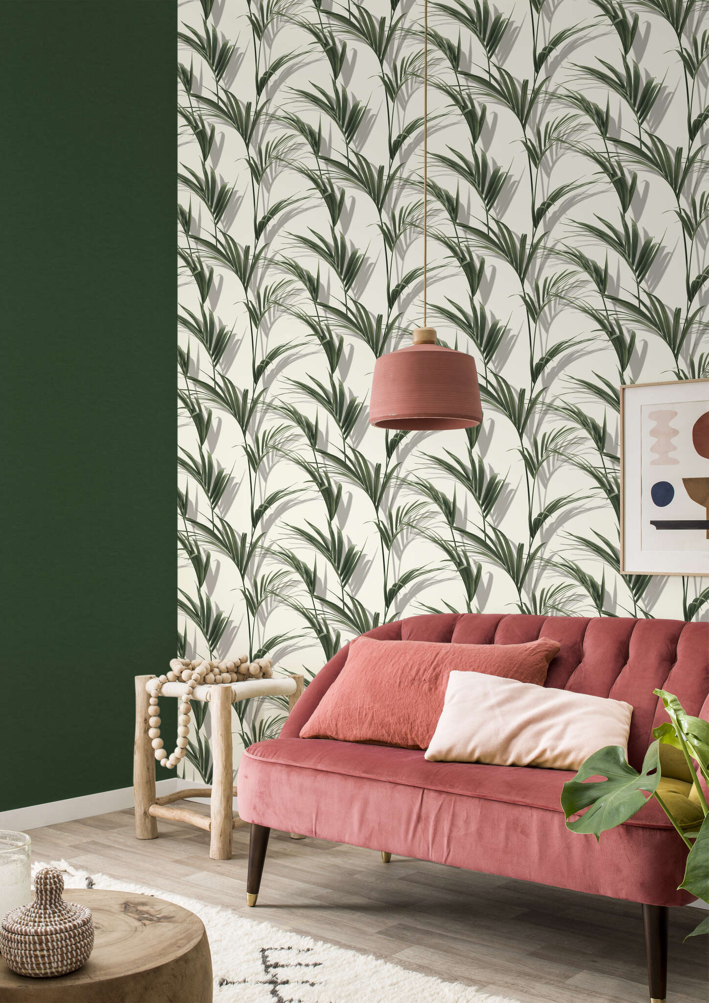 10-465112 Raumsituationen 3 Une chambre avec Grandes feuilles de palmier vert frais sur fond blanc – aspect botanique avec un léger effet 3D.