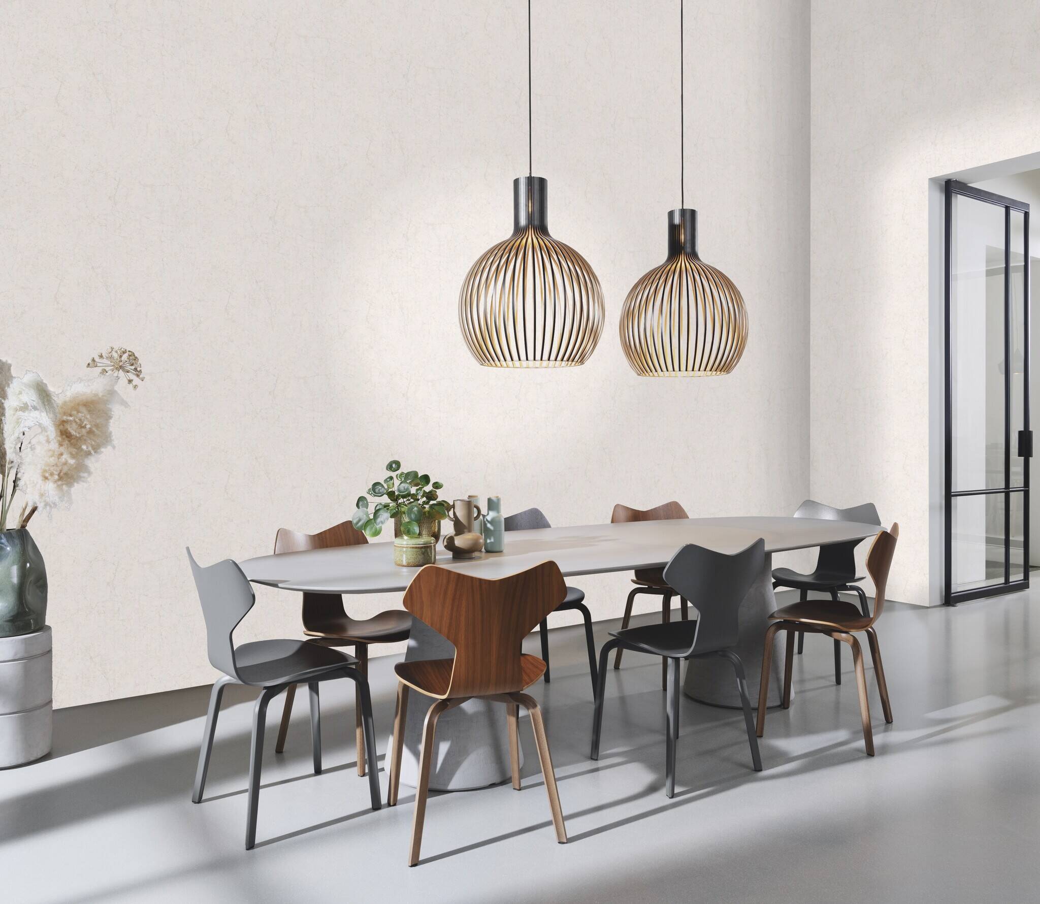 10-285659 Raumsituationen 6 Room with Wallpaper with a subtle texture and fine grain in warm cream white – ideal as a base design