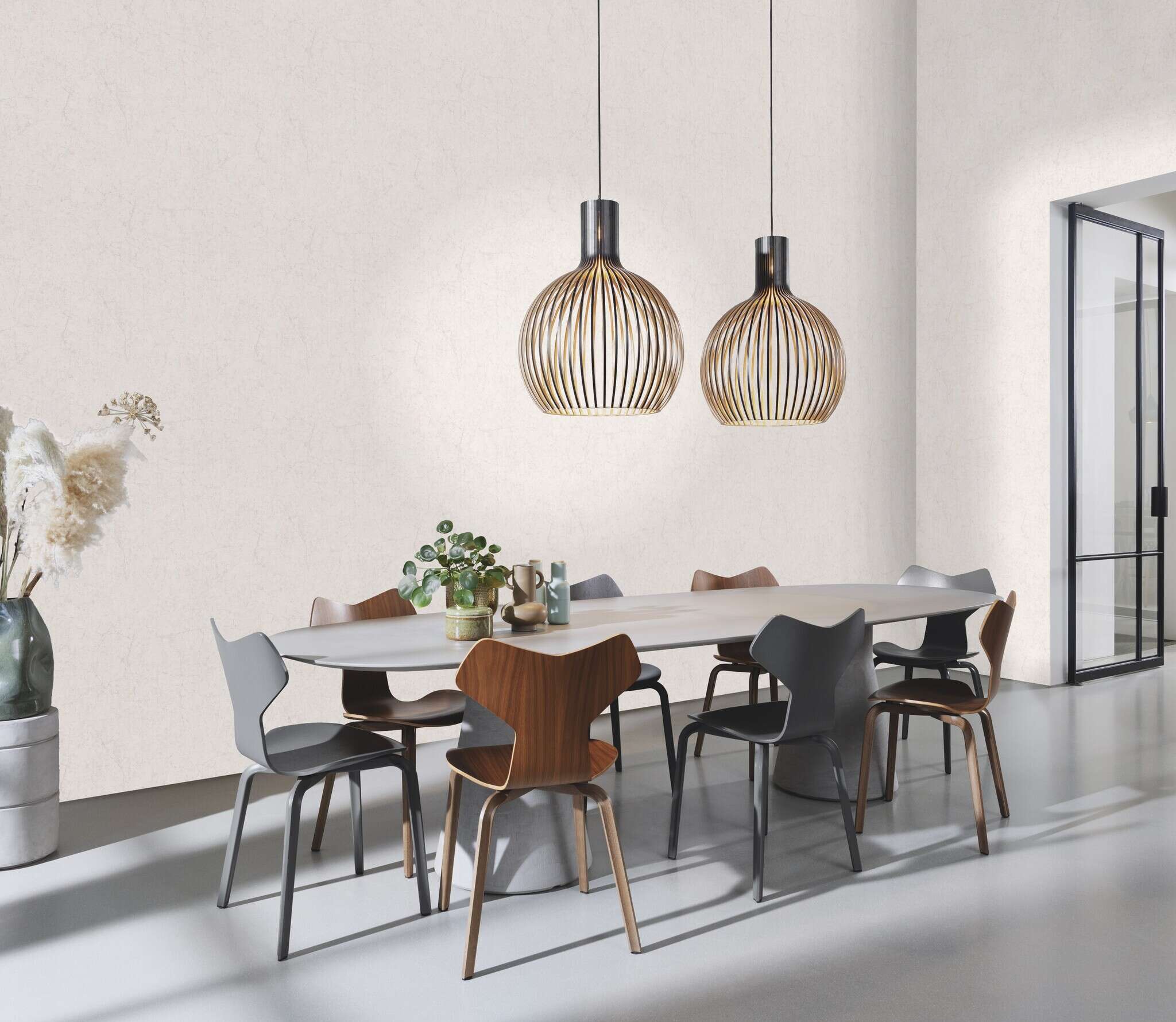 10-285659 Raumsituationen 6 Room with Wallpaper with a subtle texture and fine grain in warm cream white – ideal as a base design