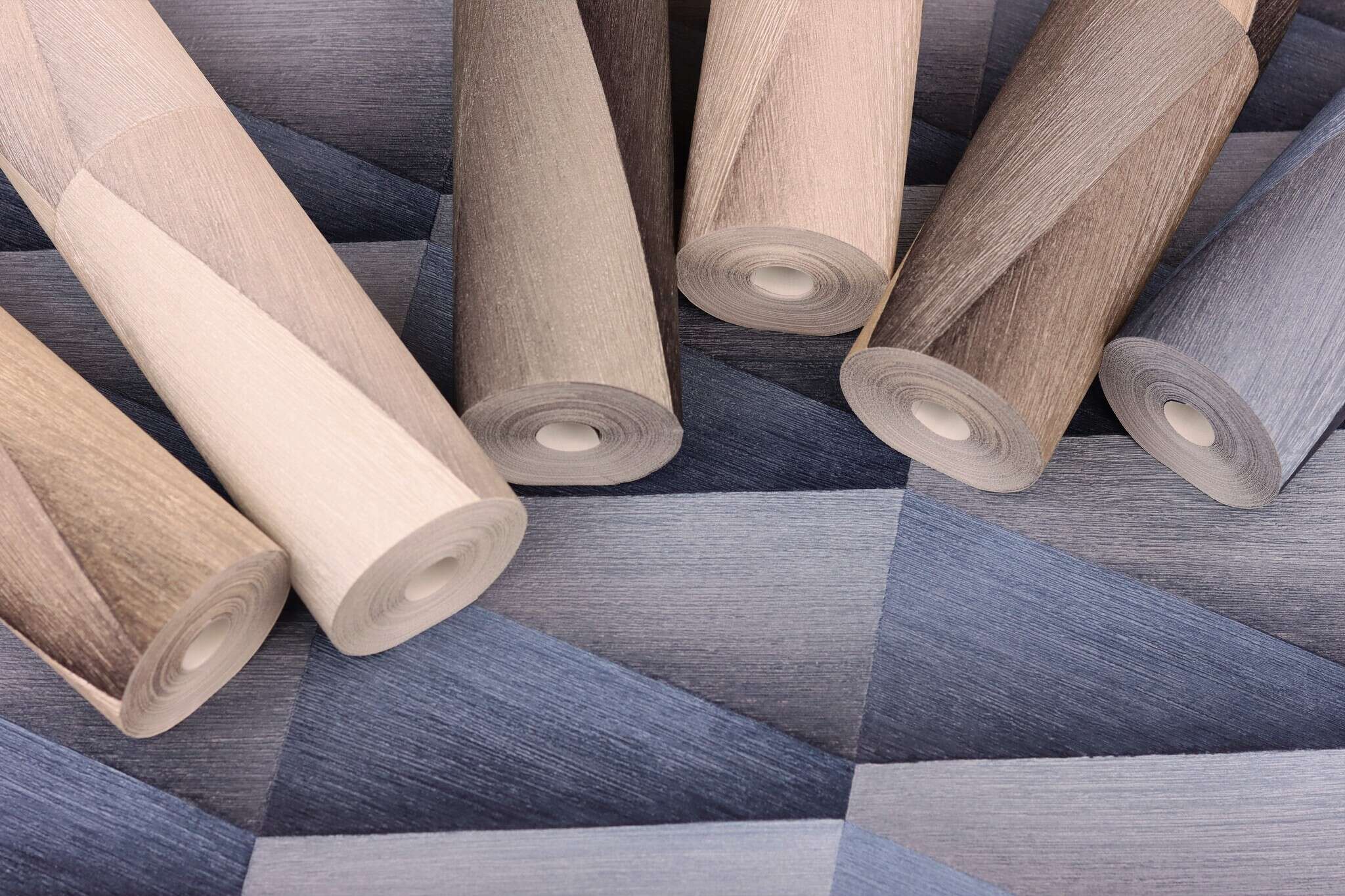 10-554618 Detailaufnahmen 7 Detailed image of Graphic wallpaper with three-dimensional shapes and a grooved texture