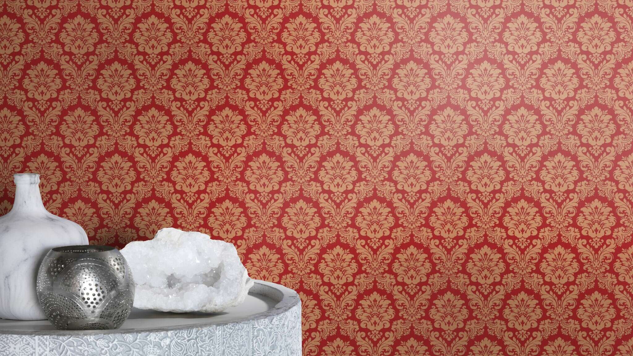 10-570540 Raumsituationen 1 Raum mit Gold-braune Ornamente im klassichem Barockstil auf dunkerotem Hintergrund in Textil-Anmutung