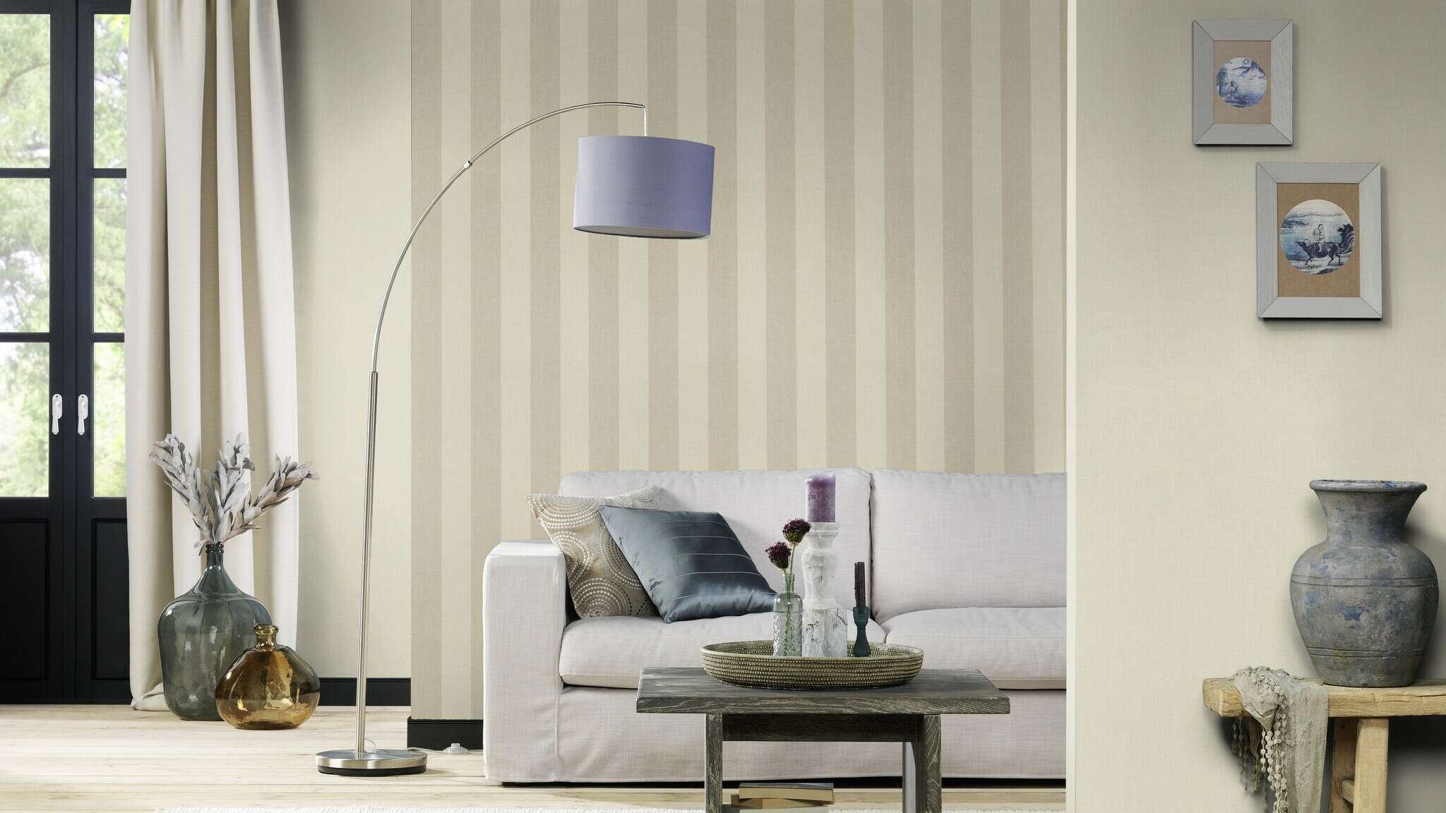 10-423914 Raumsituationen 3 Room with Single-colour non-woven wallpaper in a cream tone with a fine woven texture.