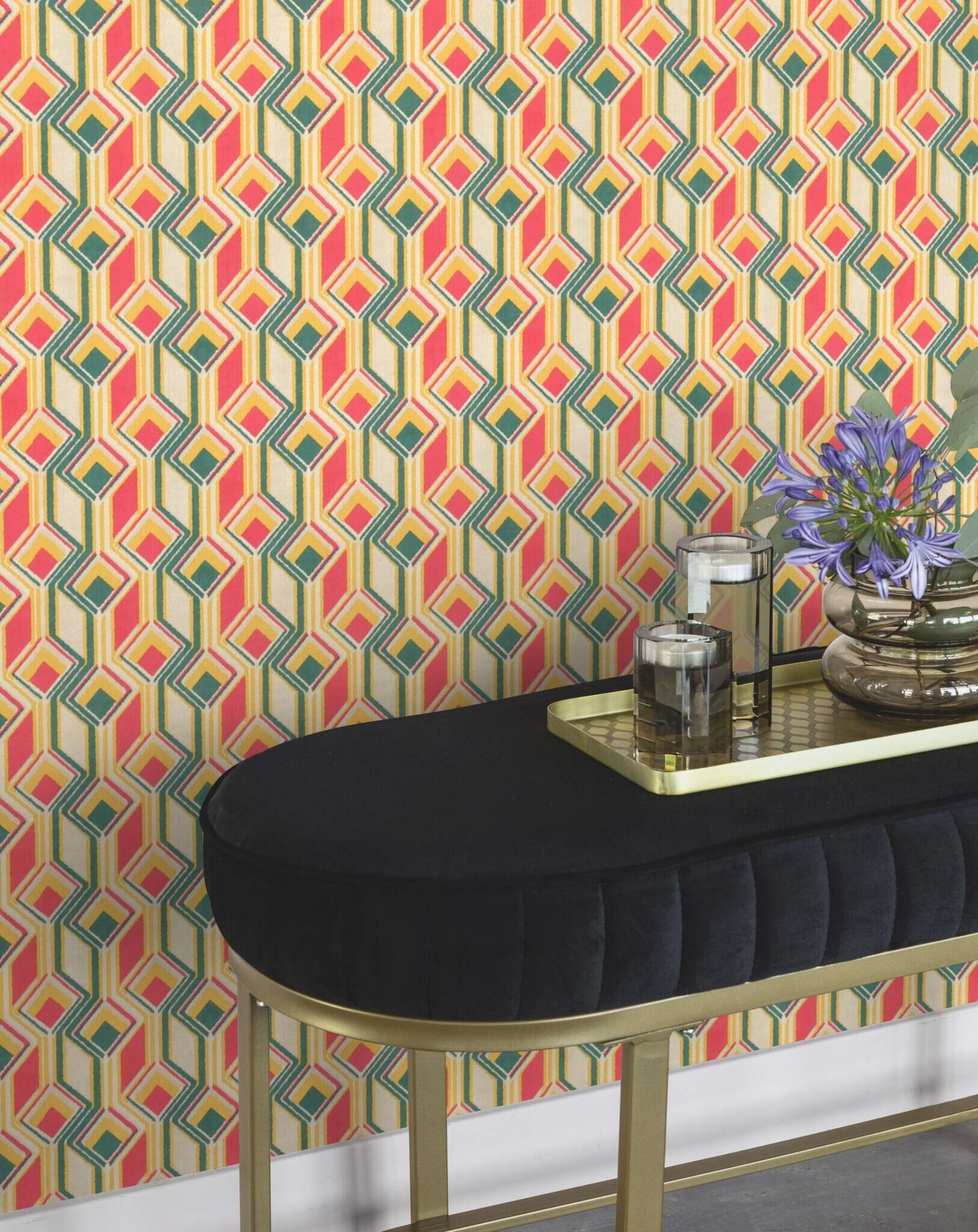 10-746549 Raumsituationen 2 Room with Graphic wallpaper with squares, diamonds and lines in an ethnic design