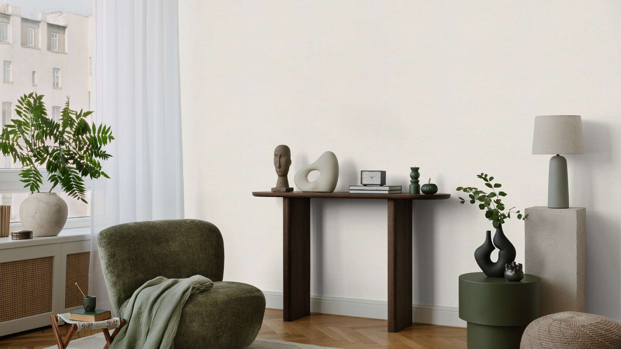 10-732351 Raumsituationen 3 Raum mit Uni-Tapete: Textil-Optik in Elfenbein